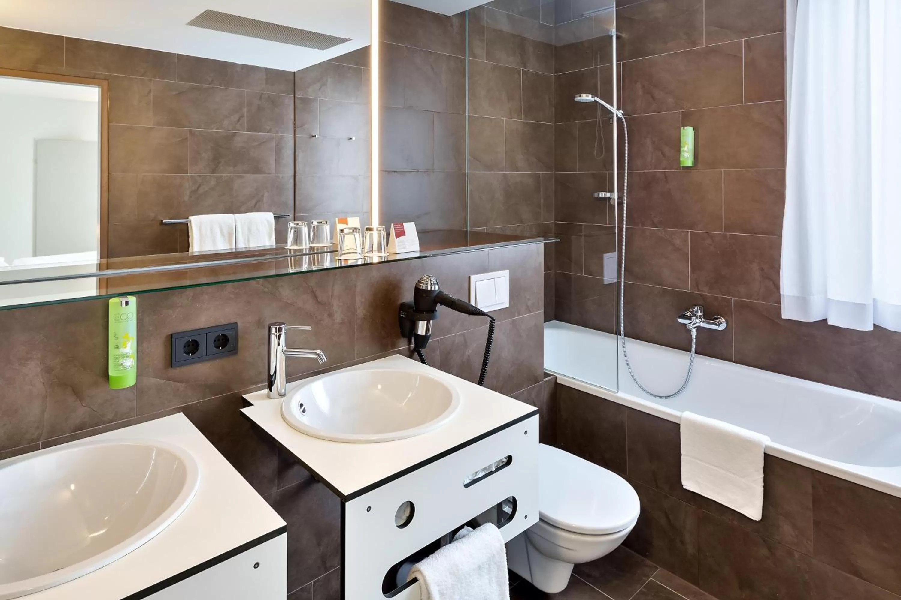 Bathroom in Austria Trend Hotel beim Theresianum Wien