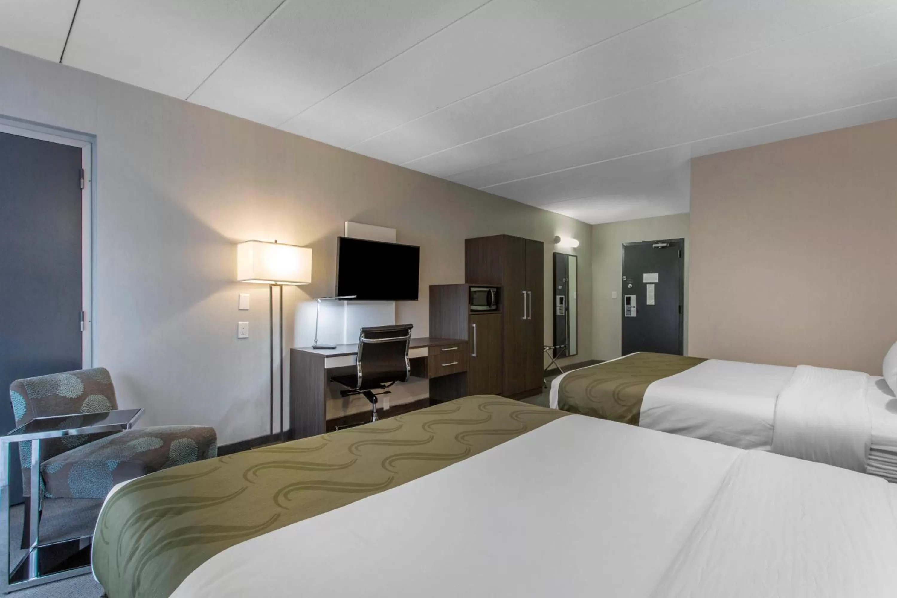 Bedroom, Bed in Quality Inn West Springfield