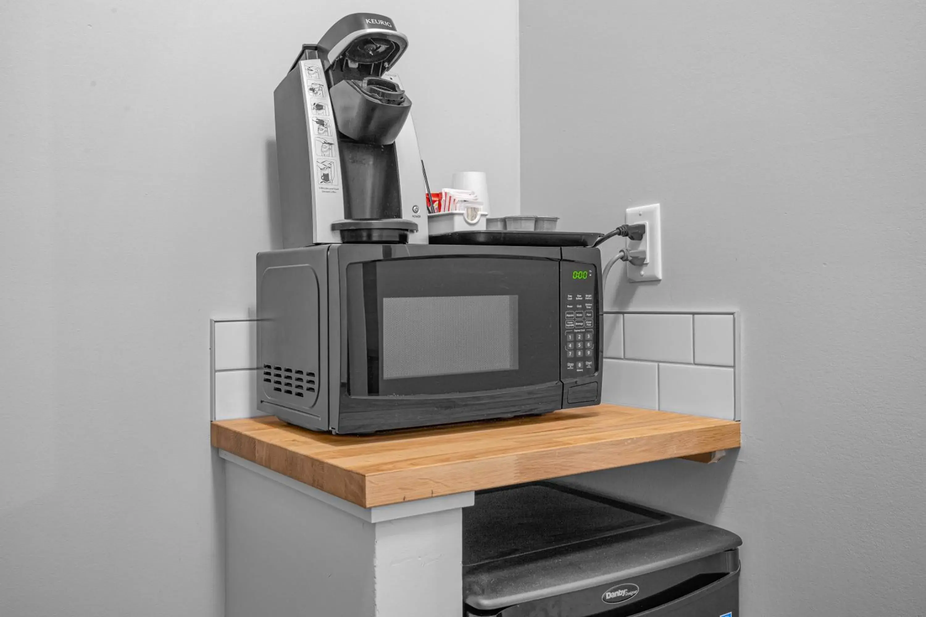 Deluxe King Room - No pets allowed in Northwinds Hotel Canmore Deluxe King Room - No pets allowed in Northwinds Hotel Canmore