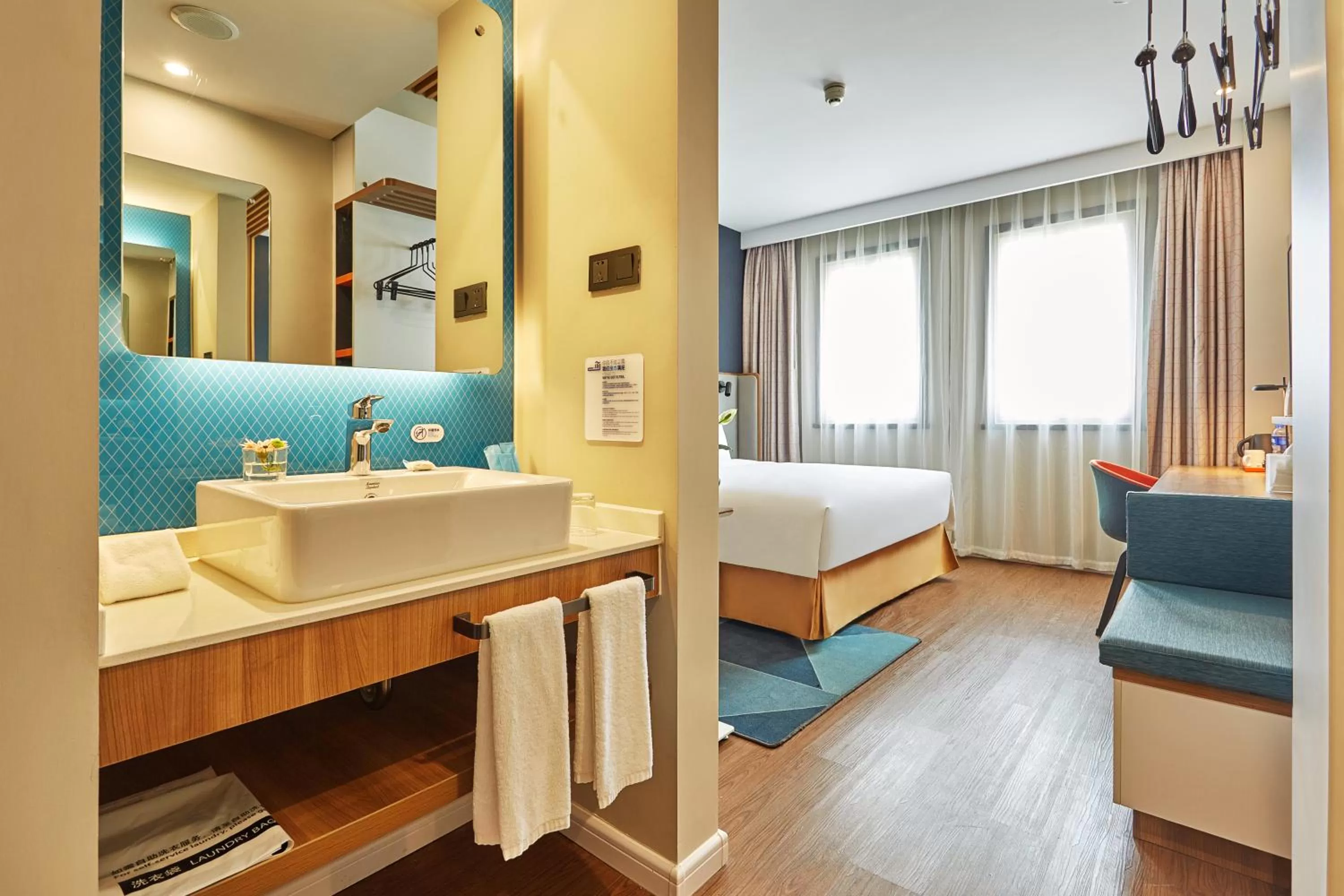 Photo of the whole room, Bed in Holiday Inn Express Nanjing Xuanwu Lake by IHG