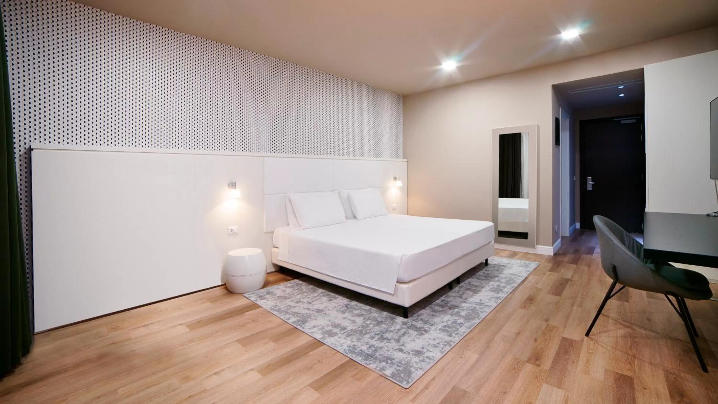 Photo of the whole room, Bed in voco Nola - Naples Vulcano Buono by IHG