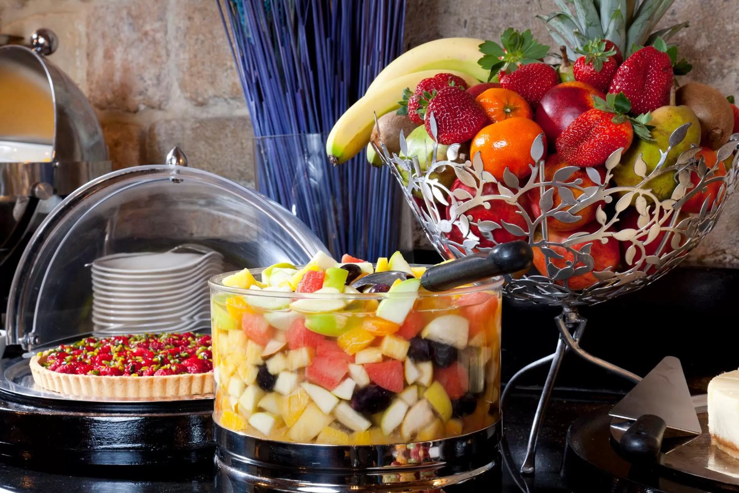 Restaurant/places to eat in Grand Hotel Saint Michel