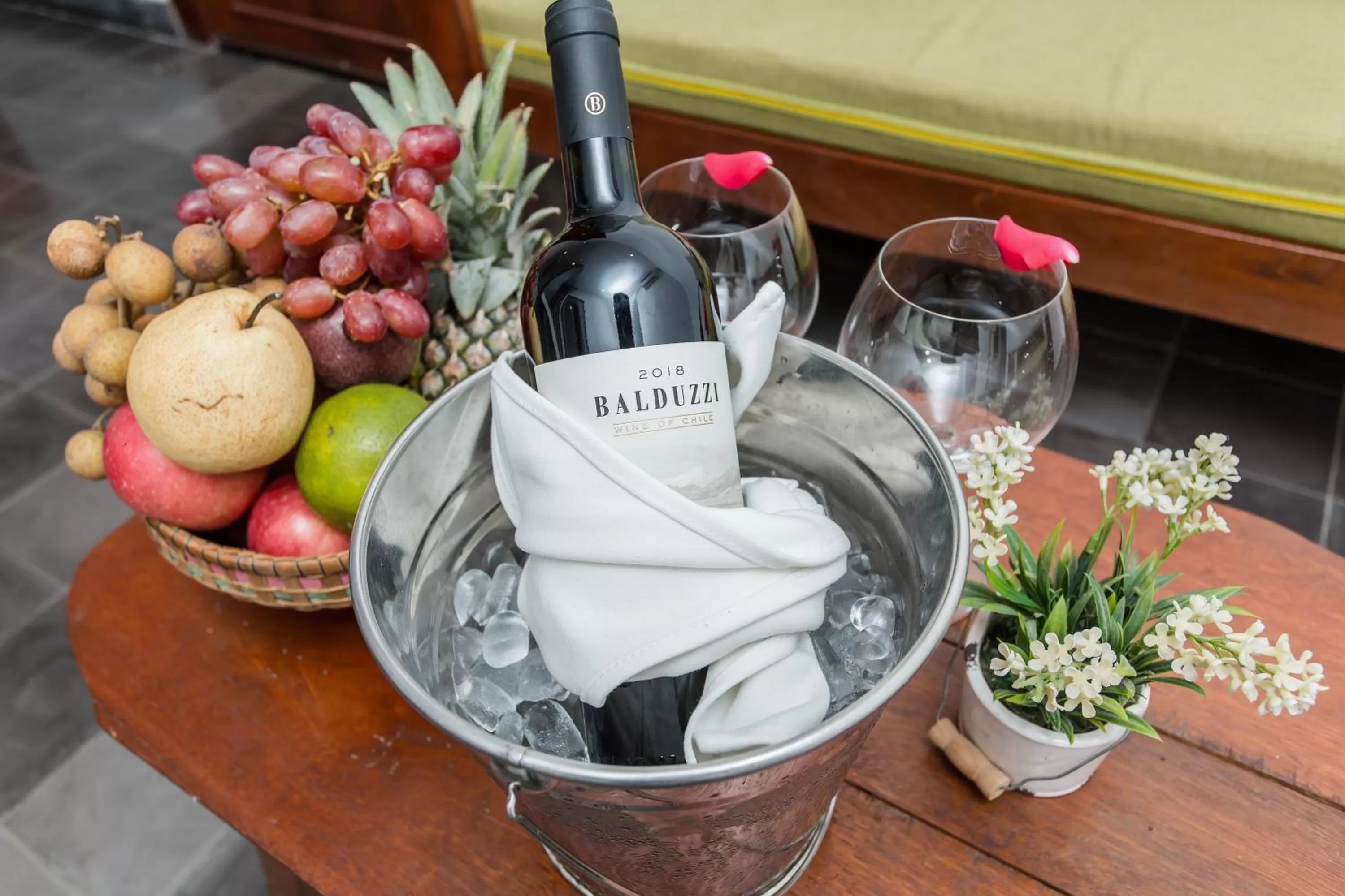 Food and drinks in Home Chic Hotel