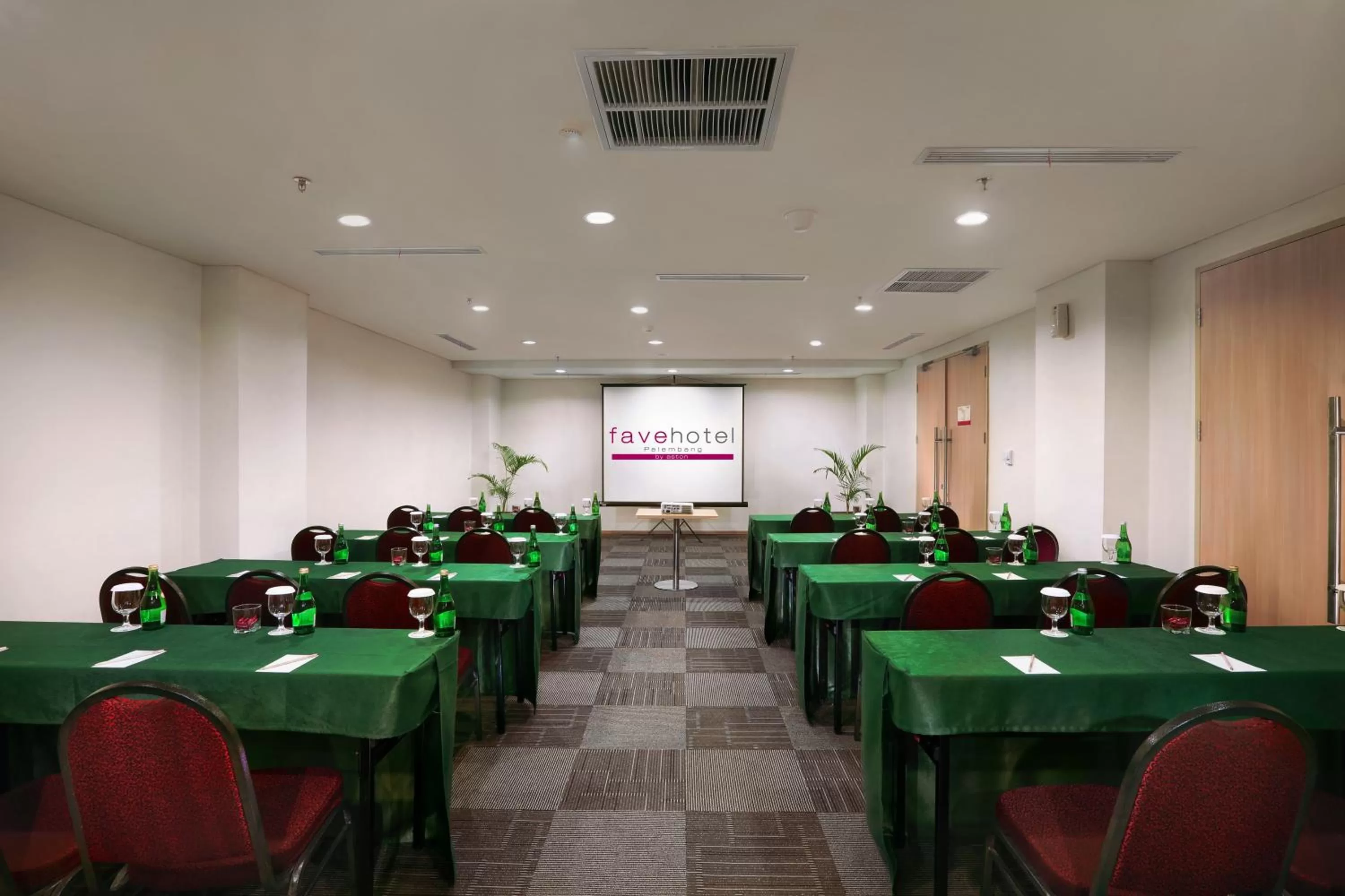 Banquet/Function facilities in Fave Plus Hotel Palembang