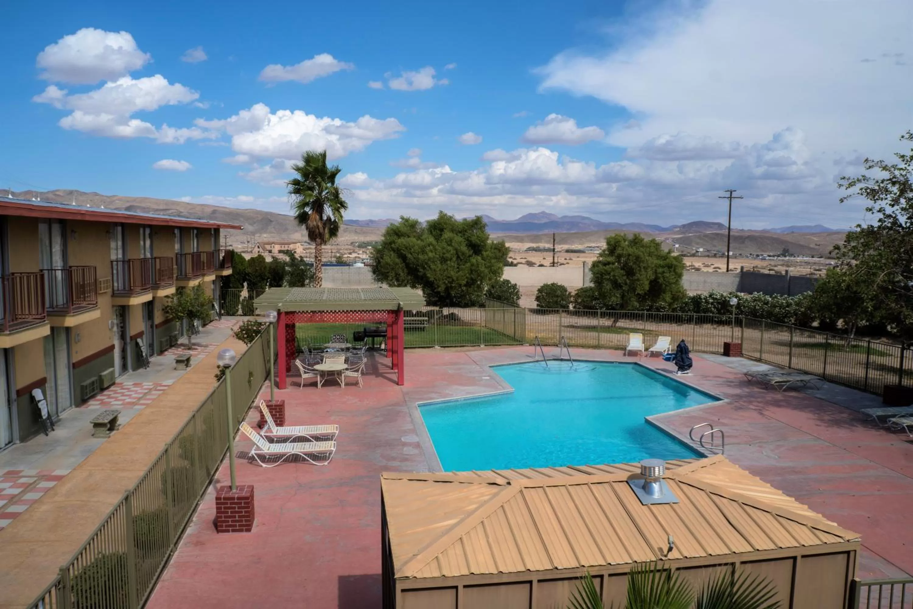 Swimming pool in California Inn Barstow