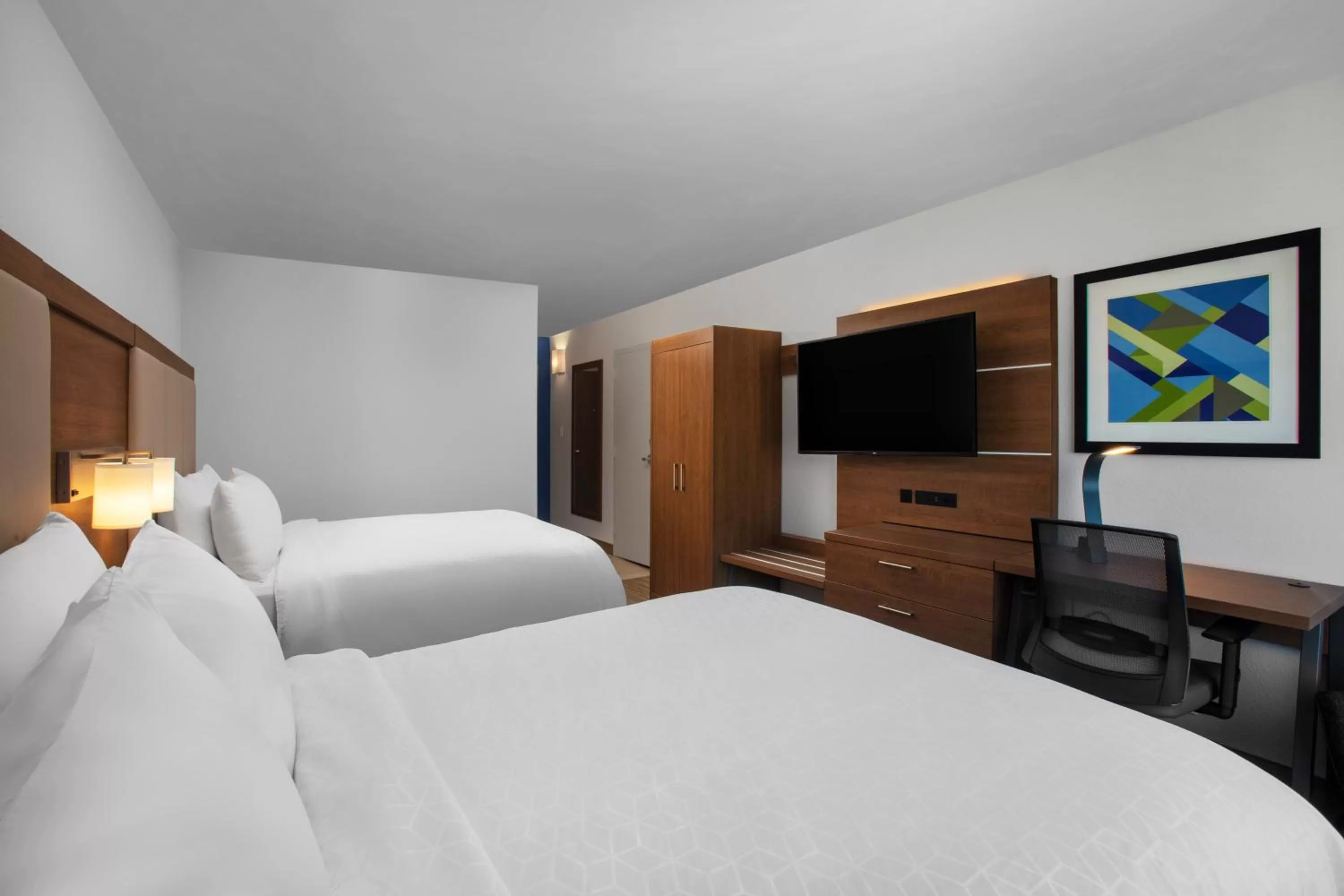 Photo of the whole room, Bed in Holiday Inn Express Charleston-Civic Center by IHG