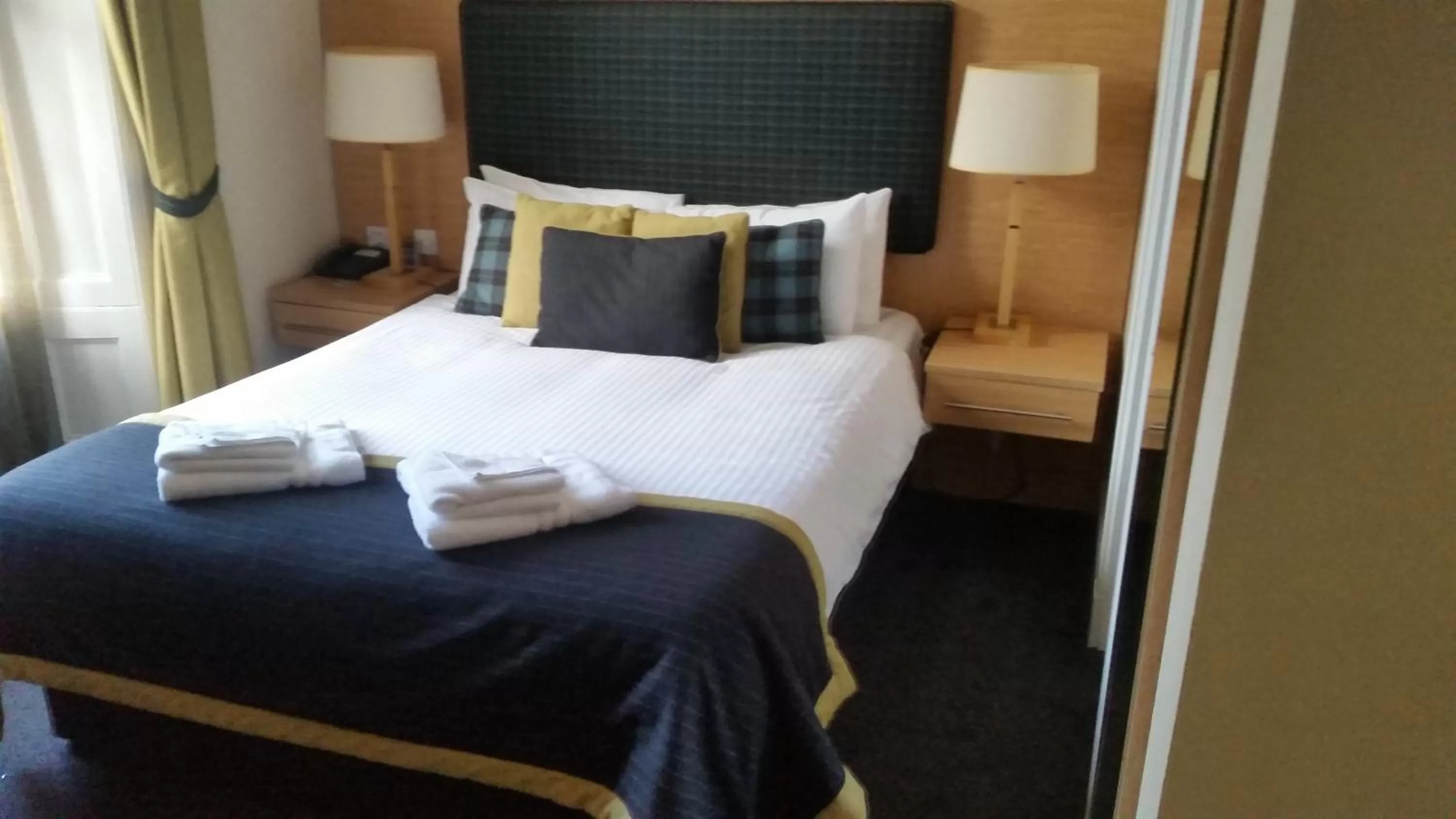 Bedroom, Bed in Northern Hotel