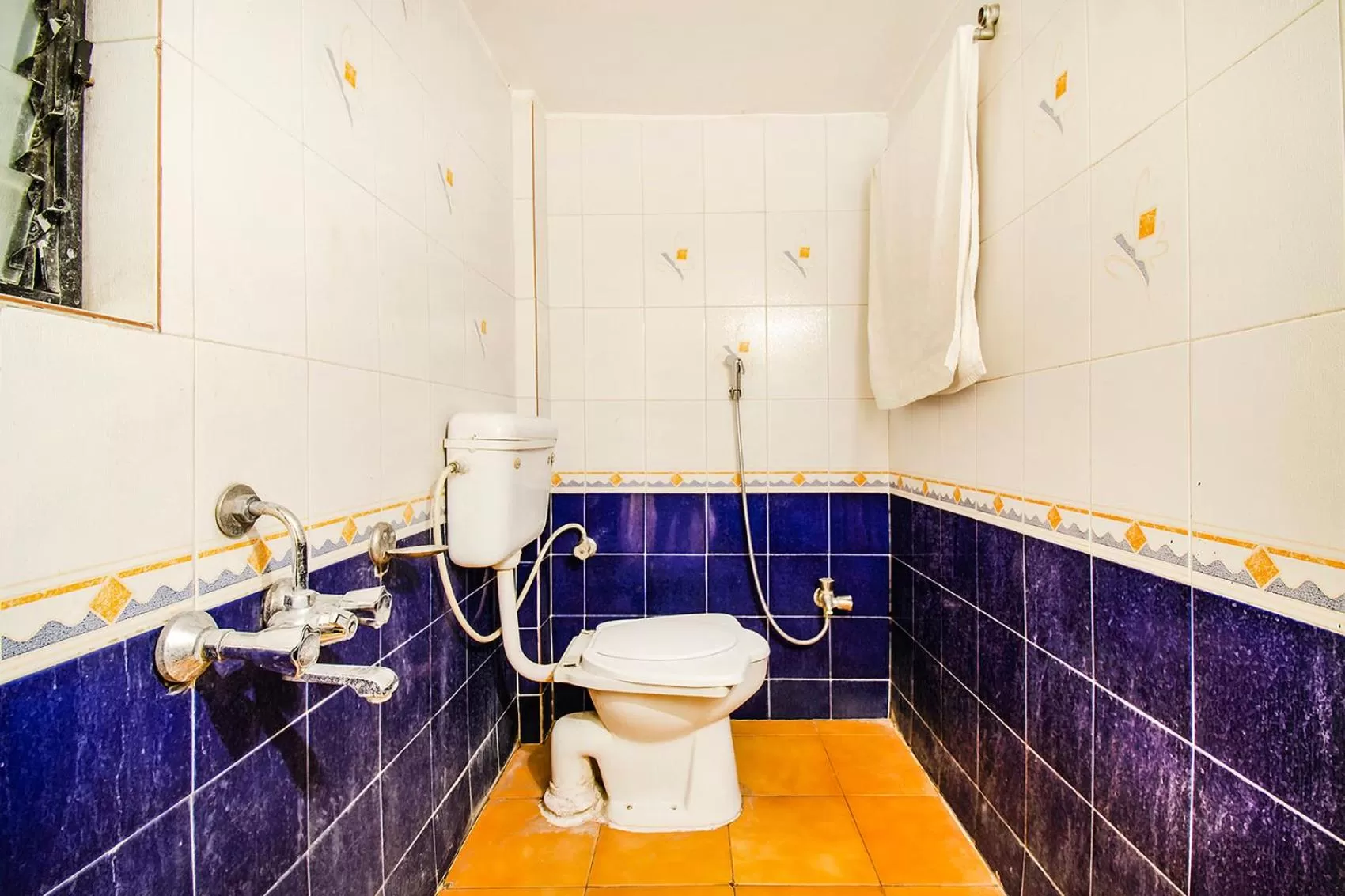 Bathroom in Via Karishma