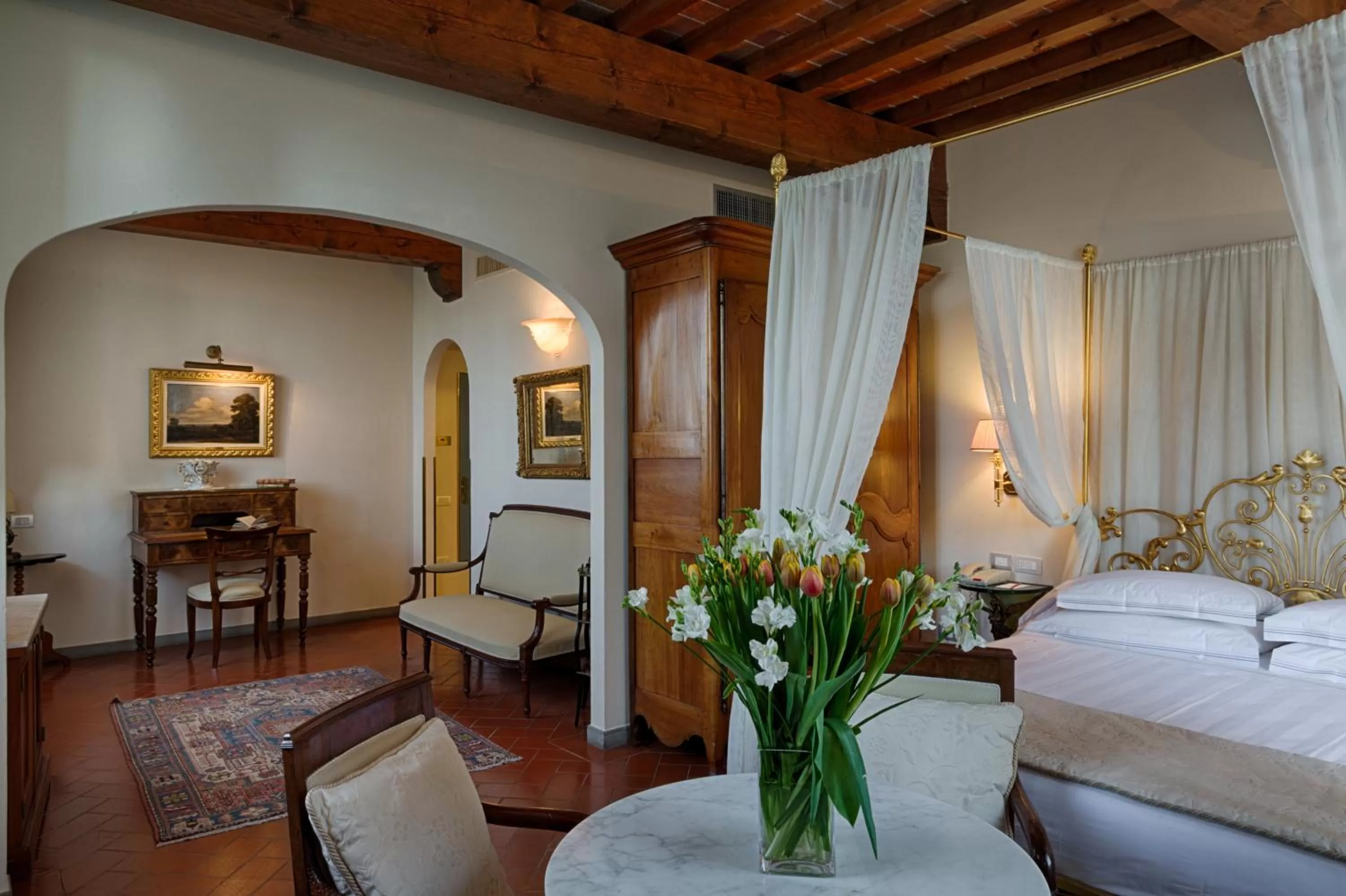 Photo of the whole room, Bed in Villa Olmi Firenze