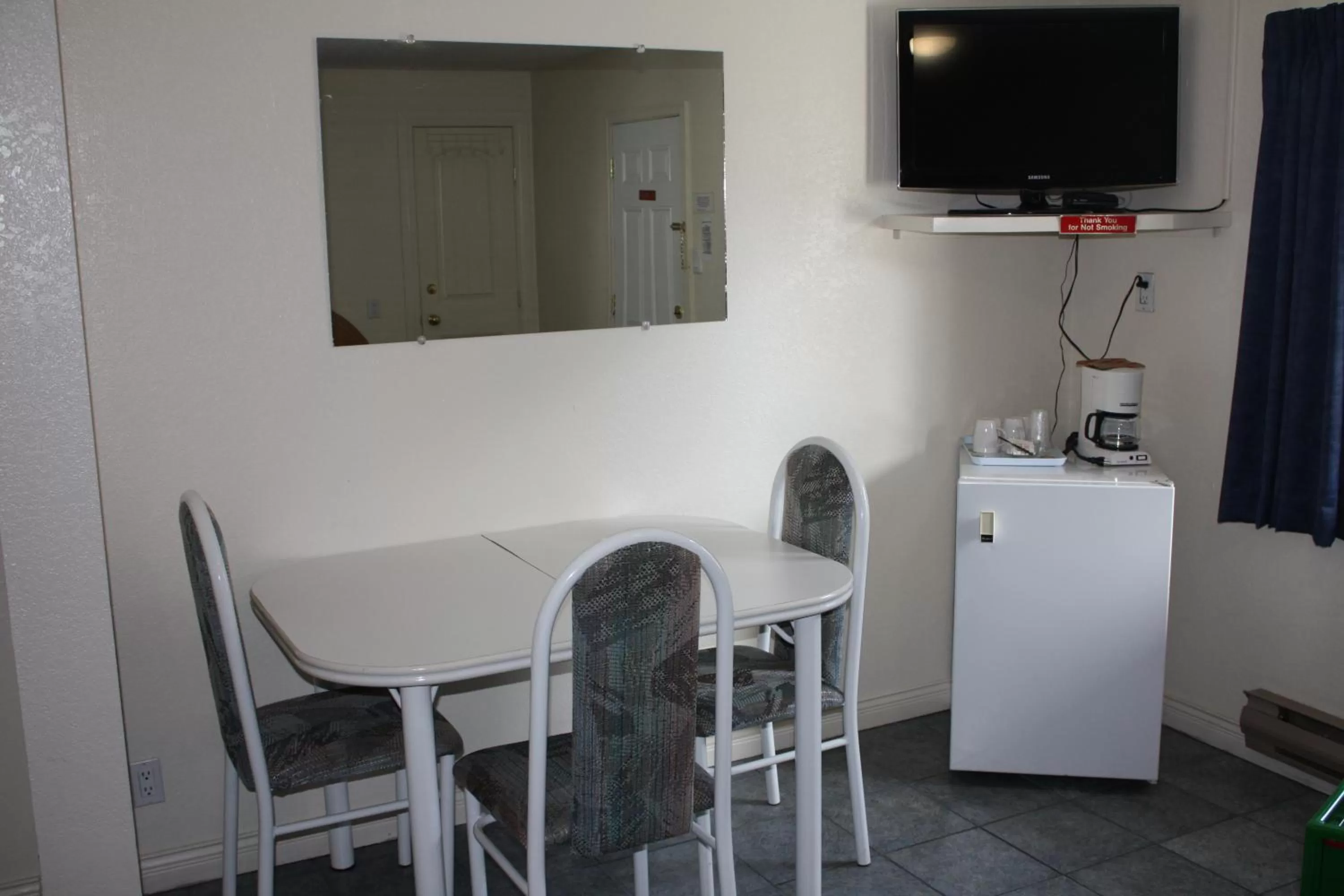 TV and multimedia, TV/Entertainment Center in Sunny Beach Motel