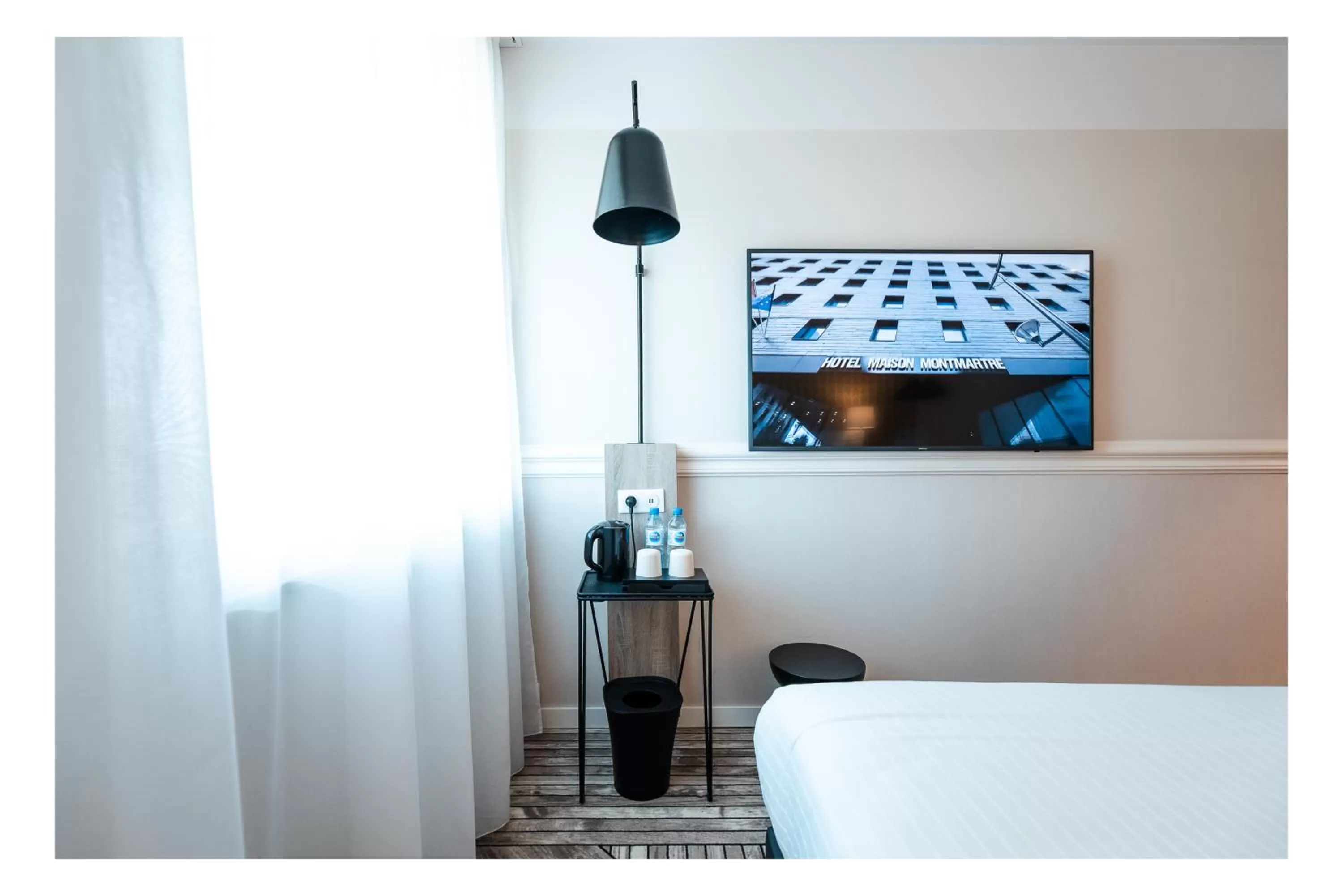 Bedroom, Bed in The Originals Boutique, Hôtel Maison Montmartre Paris Les Puces