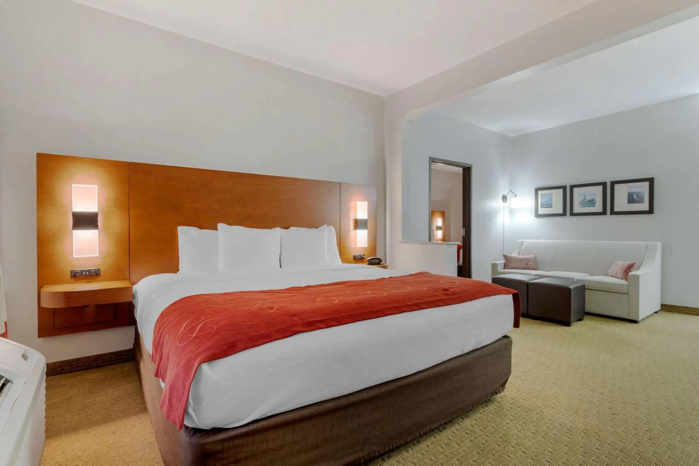 Bedroom in Comfort Suites La Porte - Baytown