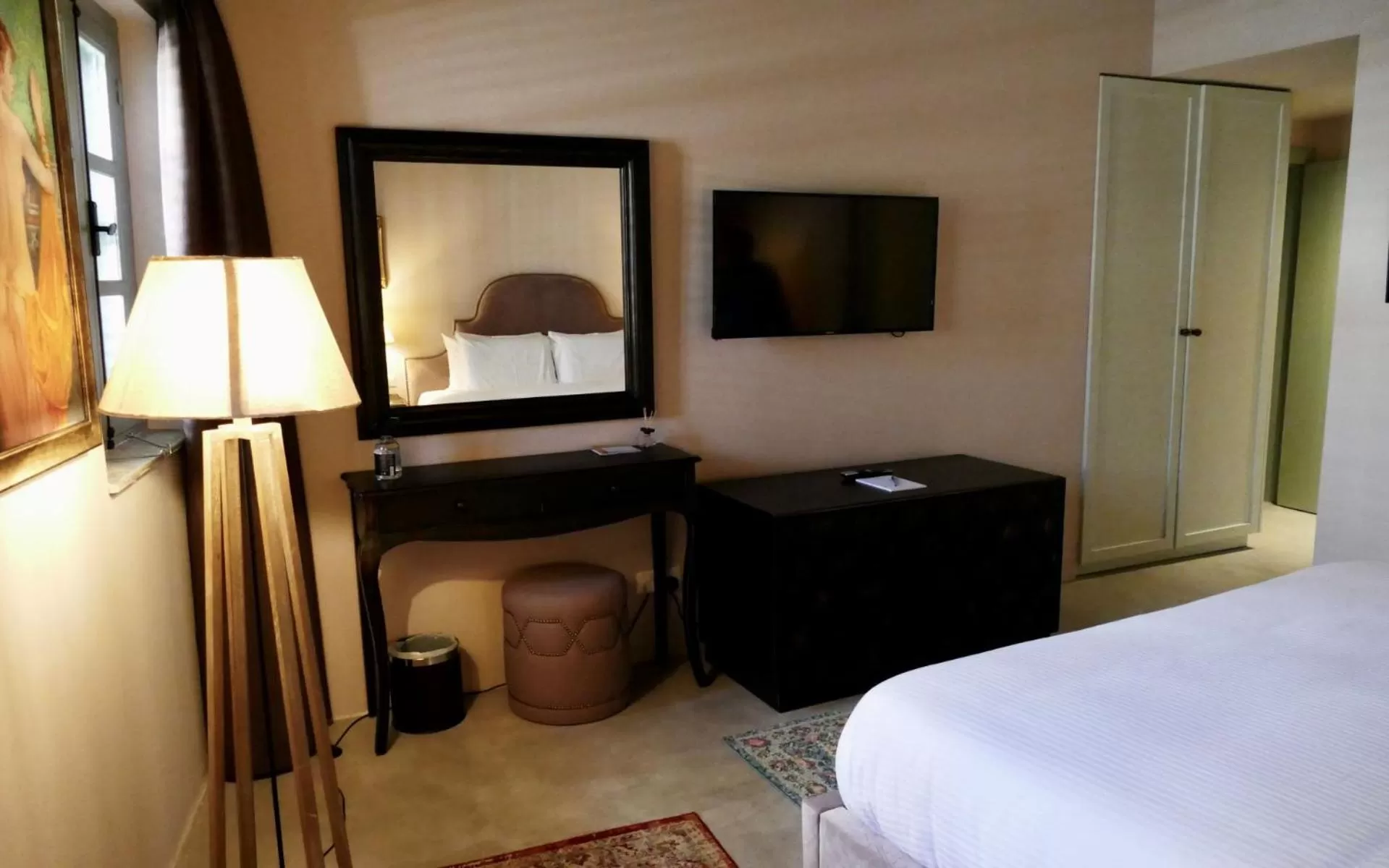 hair dresser, Bed in Madama Residence