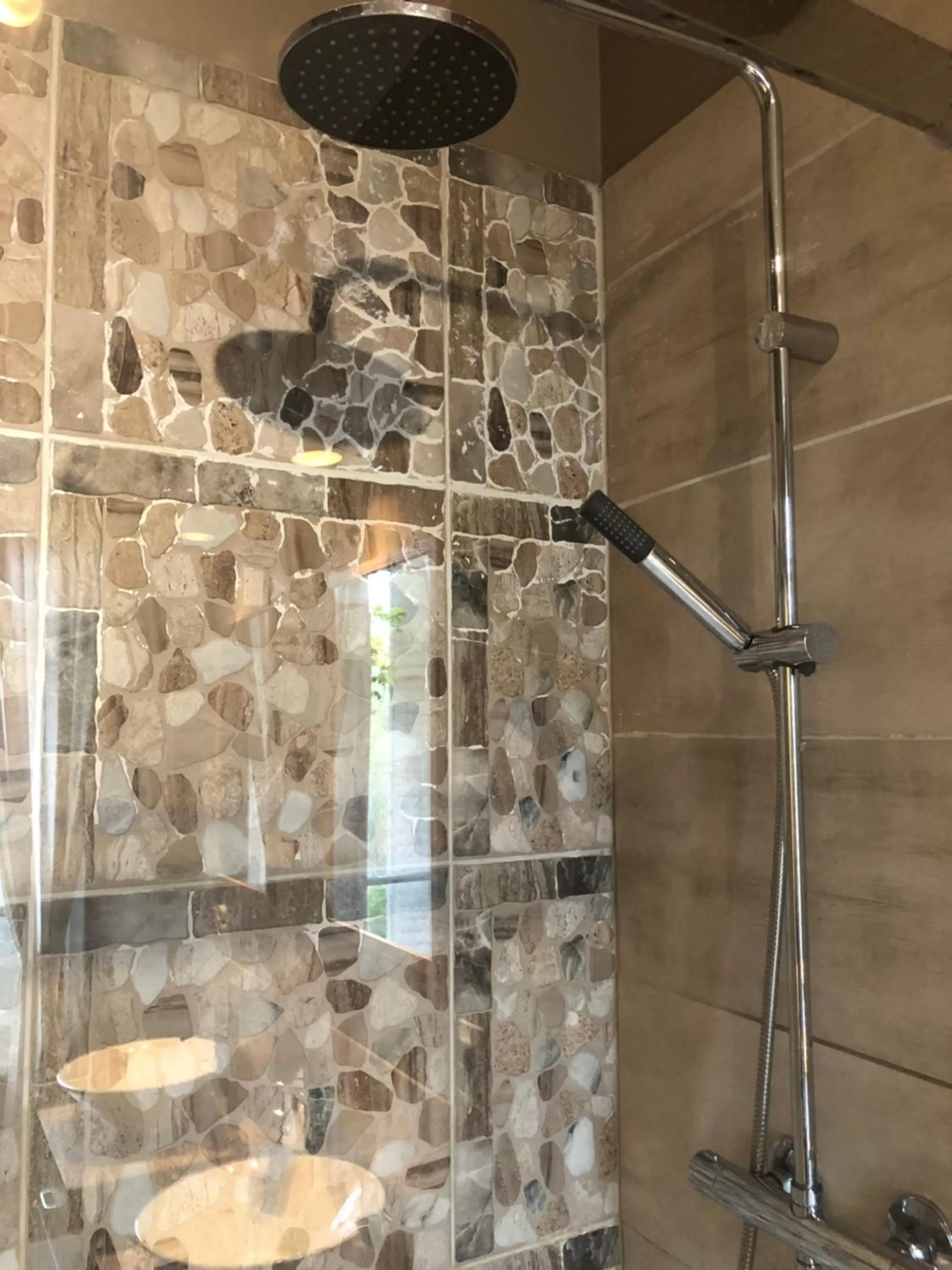 Shower in Maison de la Comtesse