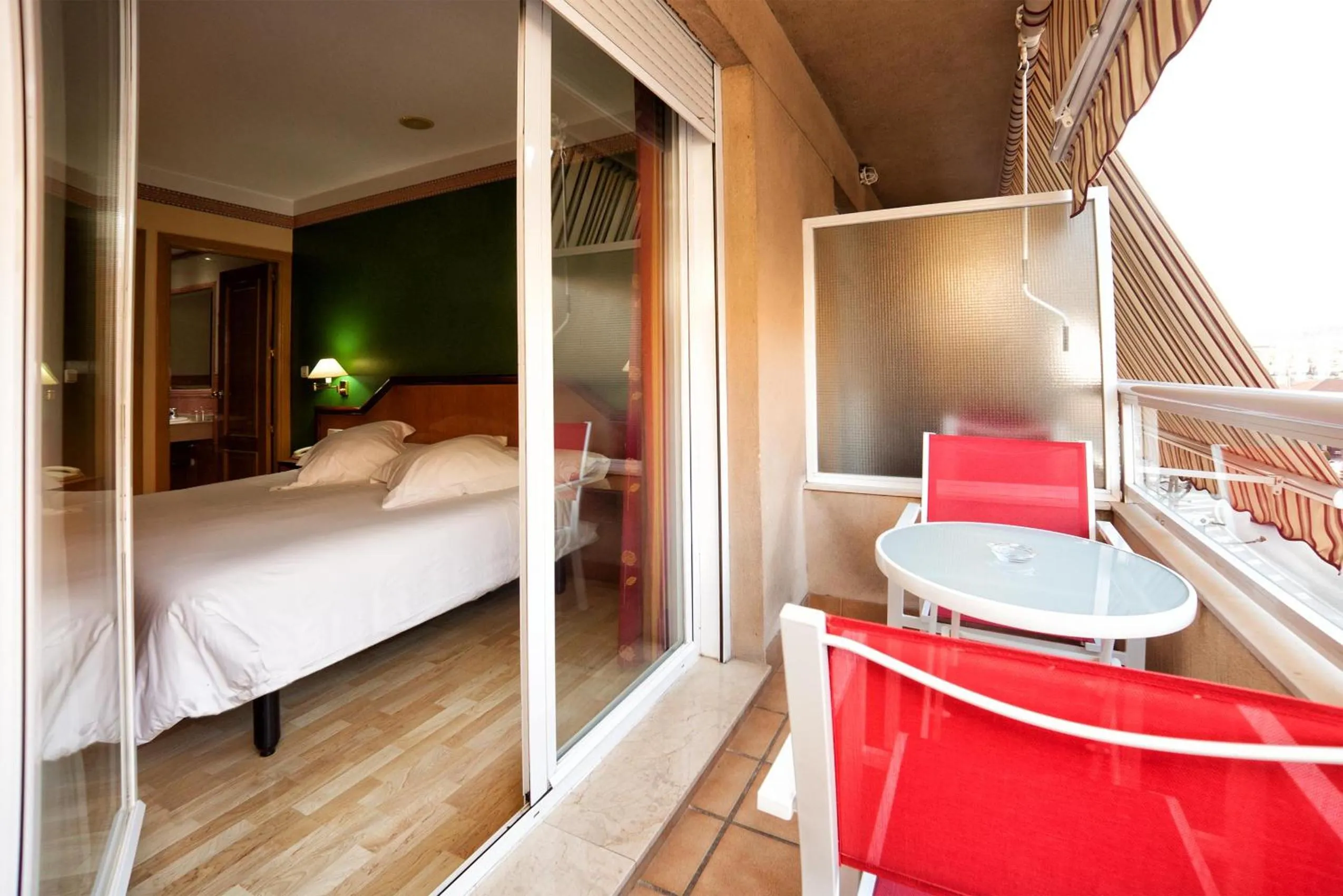 Balcony/Terrace, Bed in Hotel Torrepalma