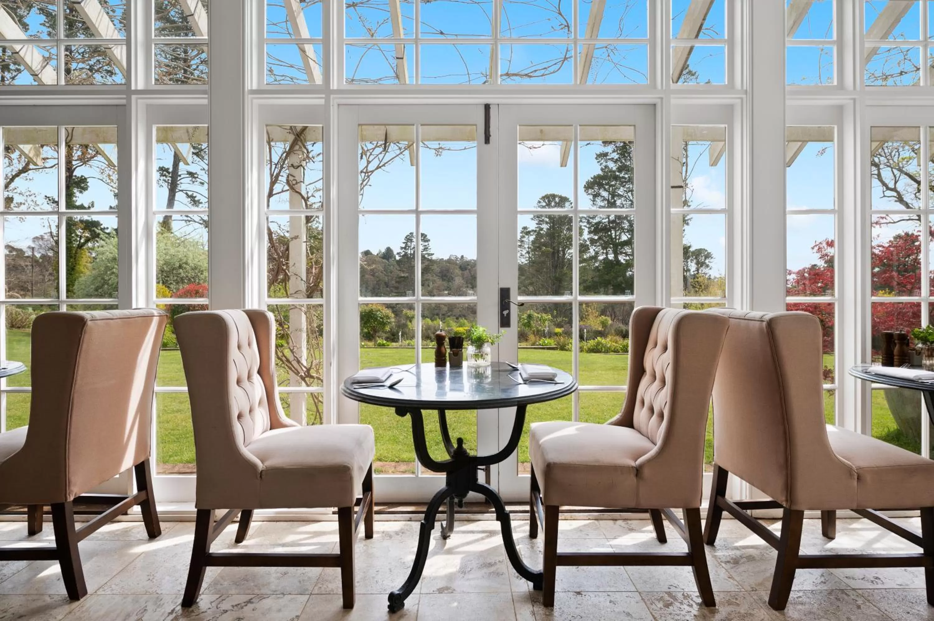Dining area in Parklands Country Gardens & Lodges Blue Mountains