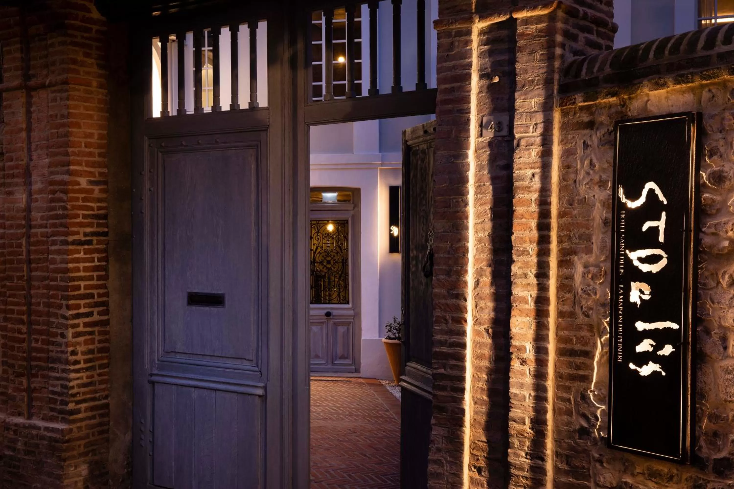 Property building in Hôtel Saint-Delis - La Maison du Peintre - Relais & Châteaux