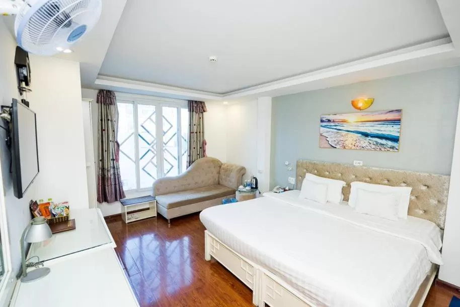 Double or Twin Room with City View in A25 Hotel - 274 Đề Thám