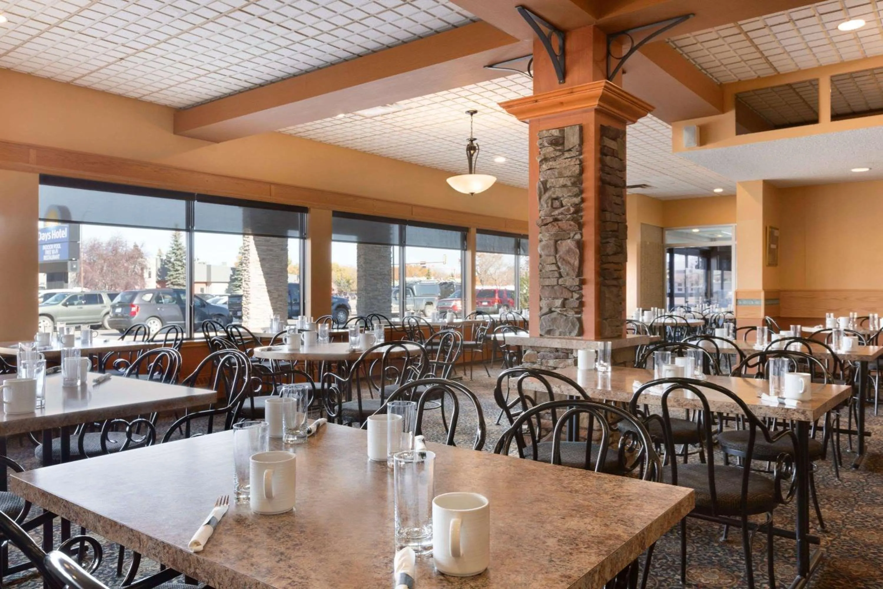 Restaurant/Places to Eat in Border Inn & Suites