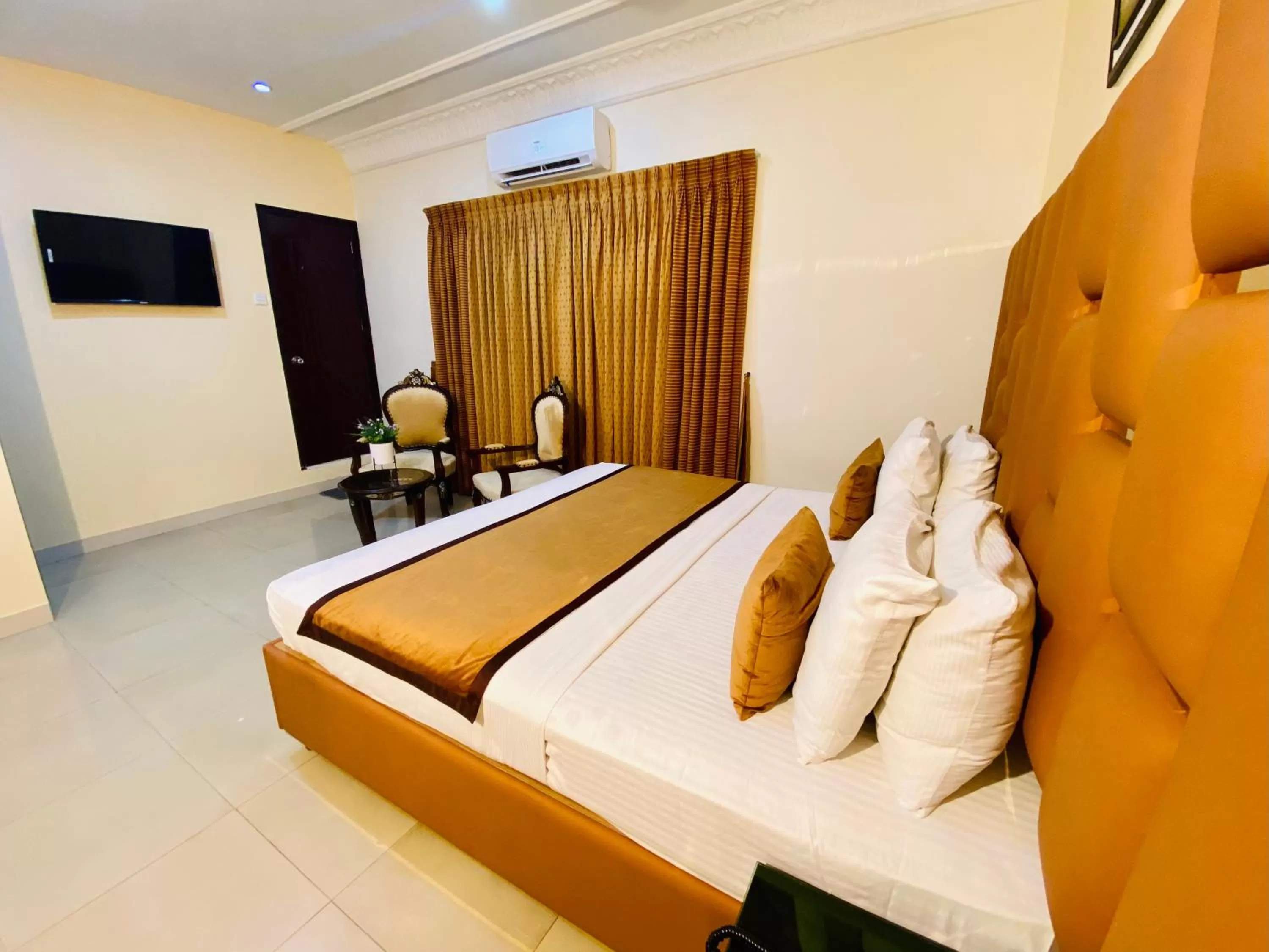 Bed in World Inn Karachi