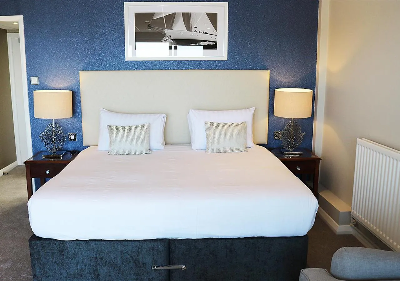 Bedroom, Bed in Sandbanks Hotel