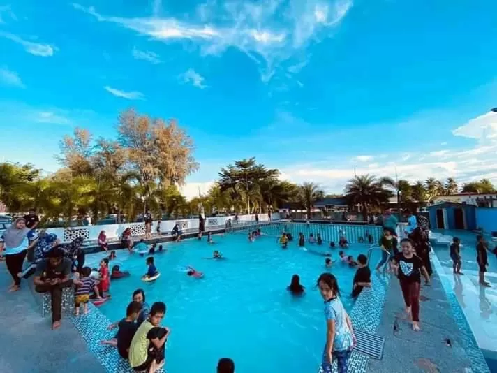 Swimming pool in DGeting Beach Resort