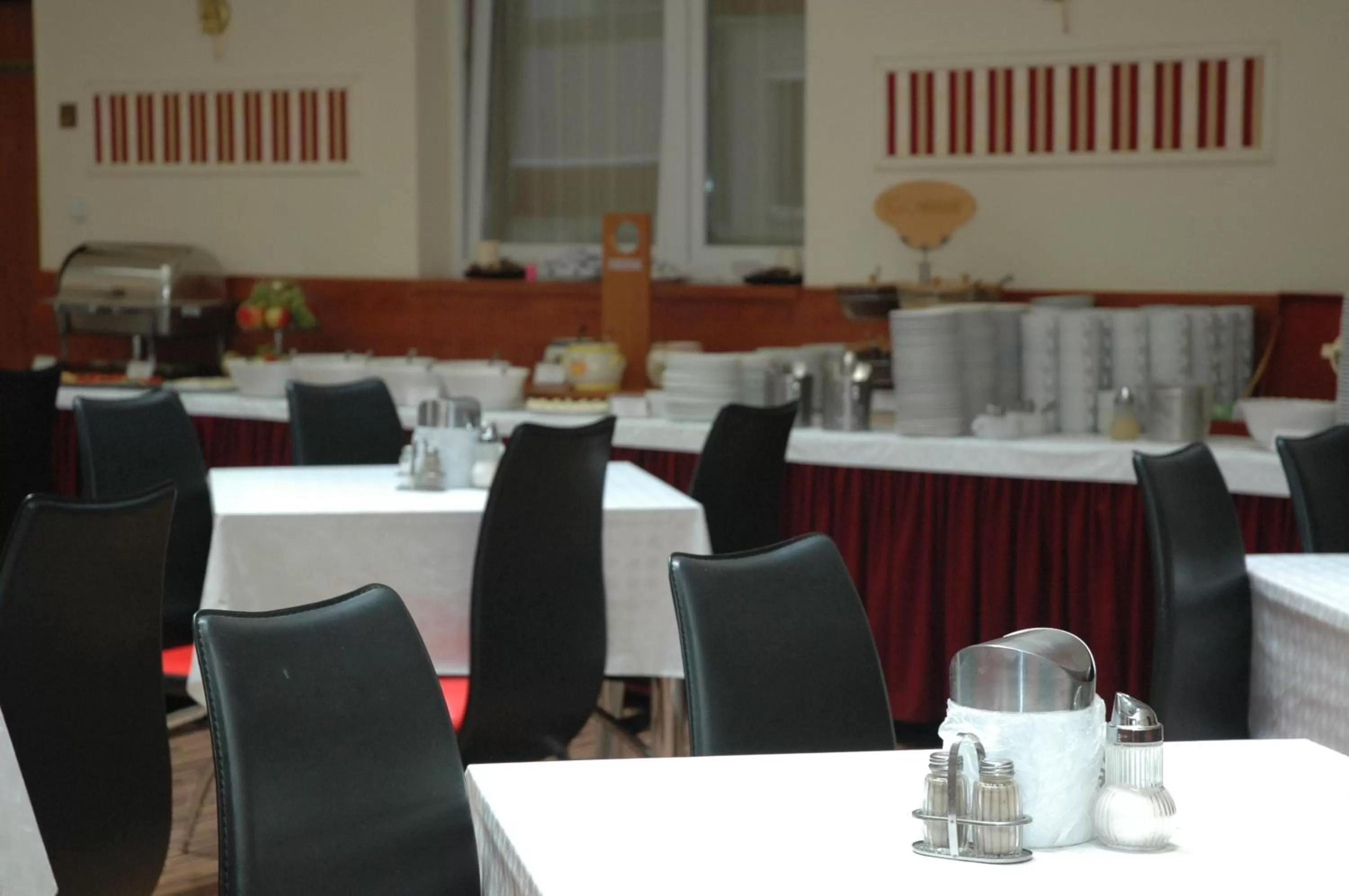 Restaurant/places to eat in Atlantic Hotel