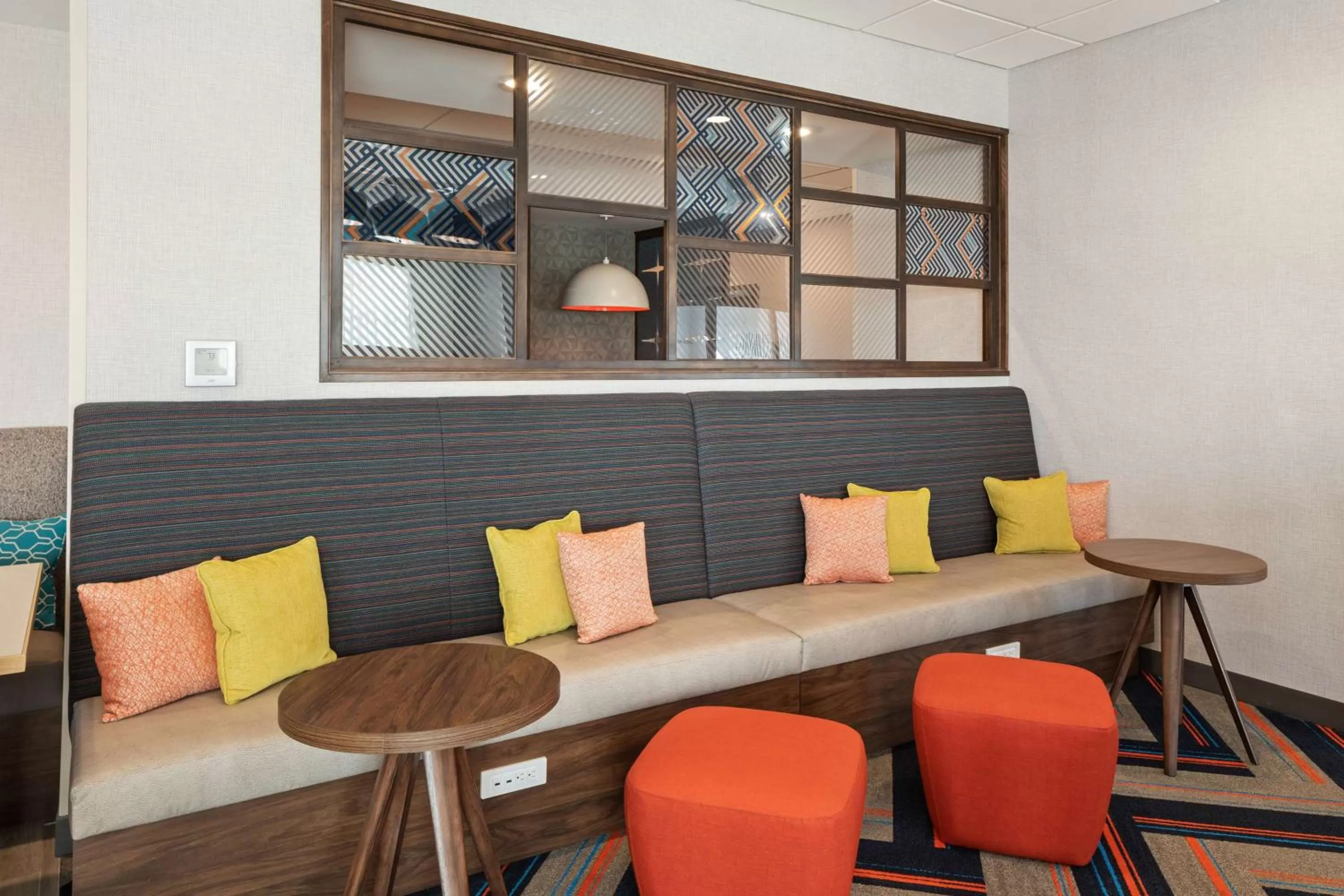 Communal lounge/ TV room in Hampton Inn Circleville, Oh