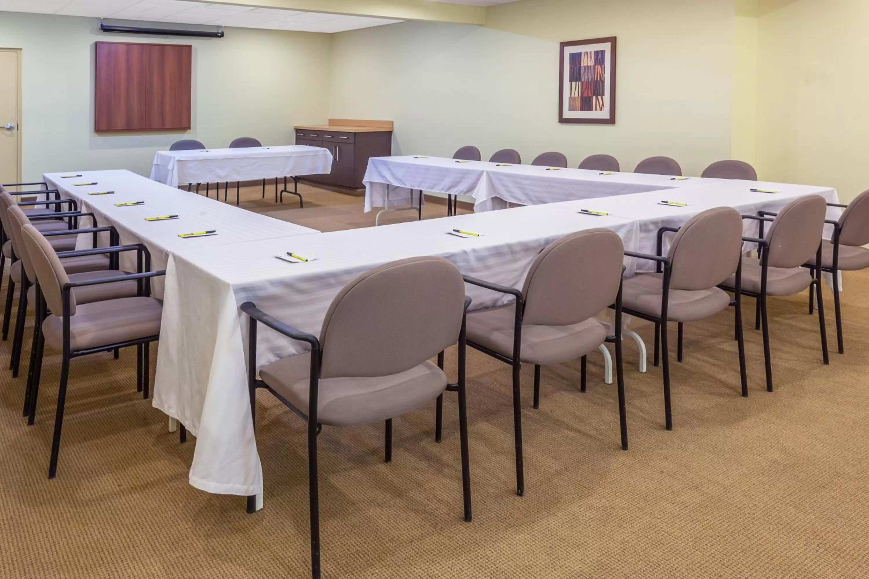 Meeting/conference room in Super 8 by Wyndham Campbellton NB