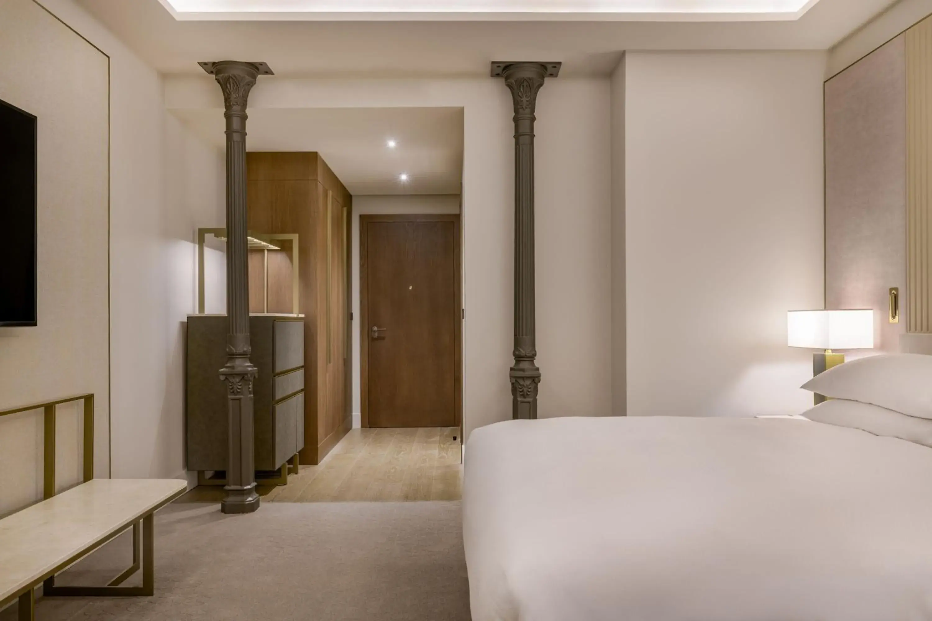 Premium Deluxe King Room with Balcony and City View in JW Marriott Hotel Madrid Premium Deluxe King Room with Balcony and City View in JW Marriott Hotel Madrid