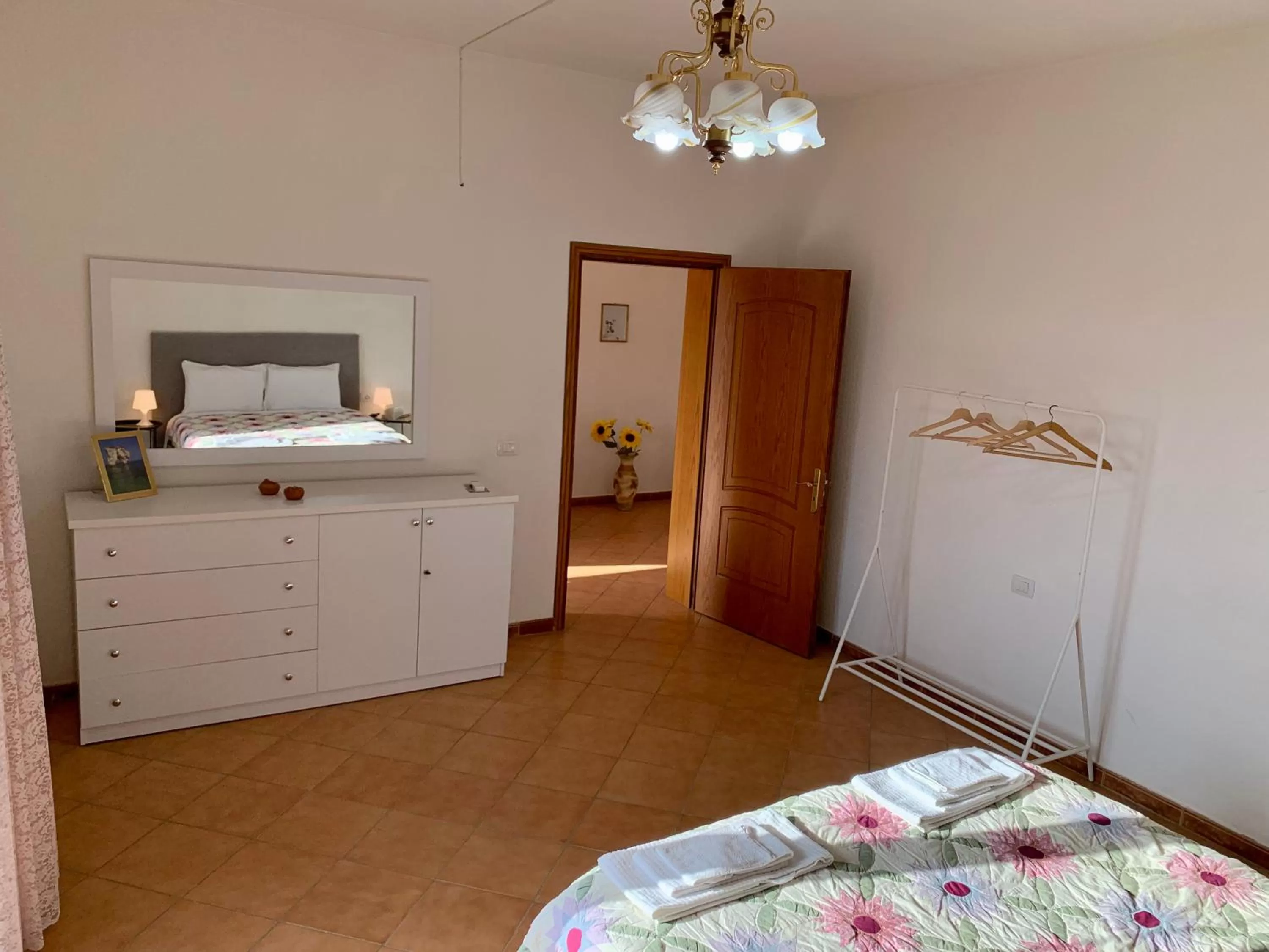 Bed, Kitchen/Kitchenette in Guesthouse Villa Rosa Berat