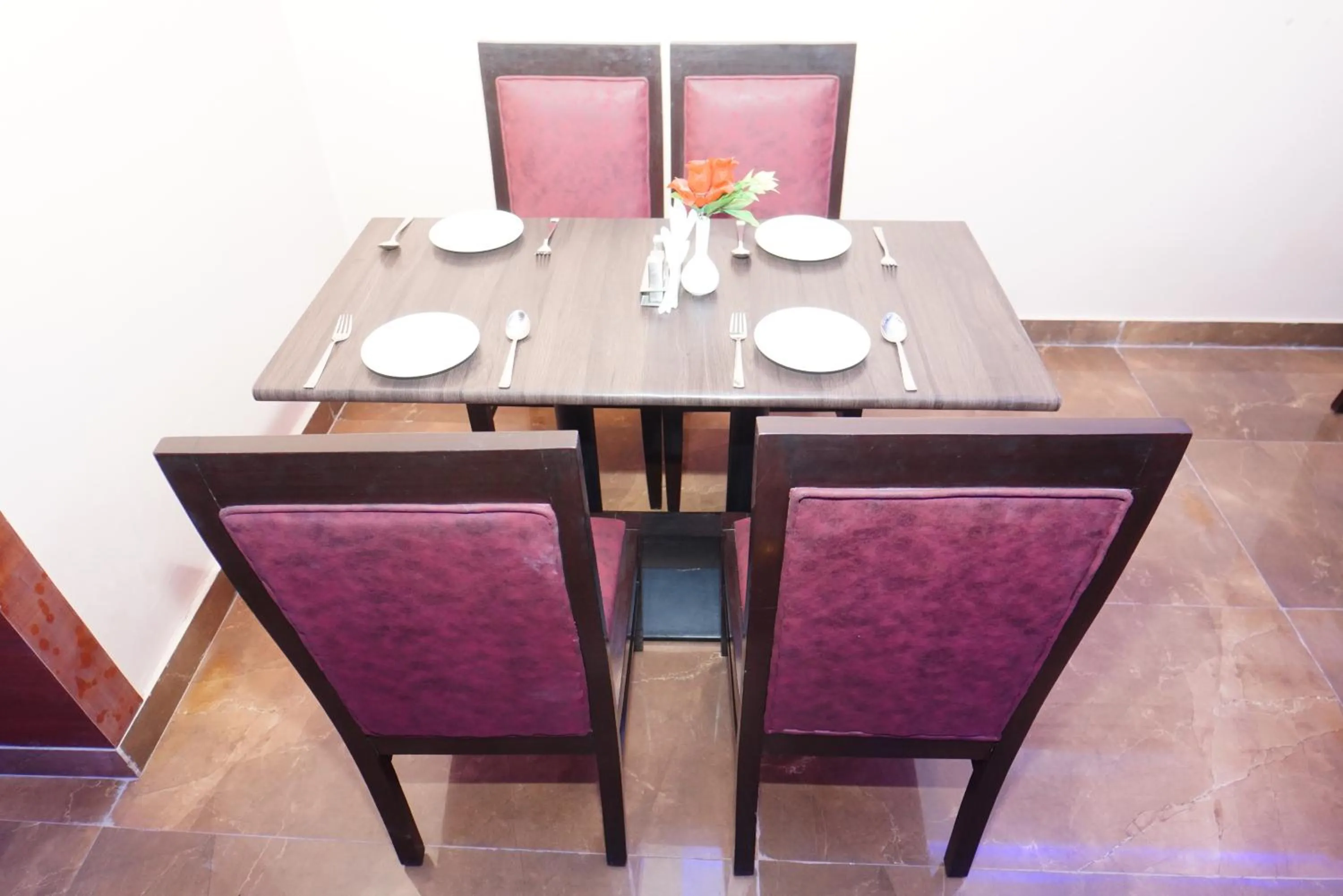 Restaurant/places to eat in ExpoMart Inn