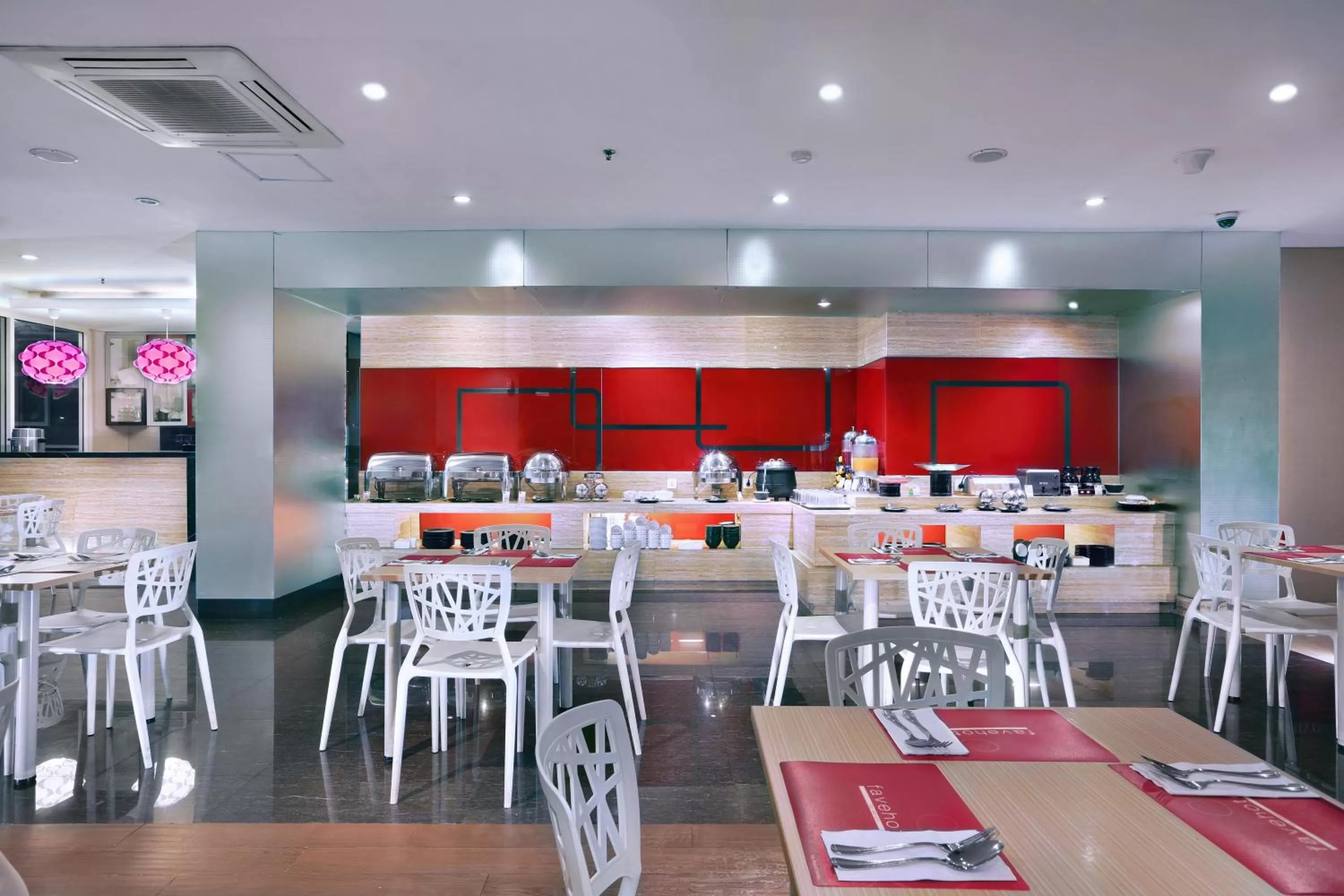 Restaurant/places to eat in favehotel Tanah Abang - Cideng