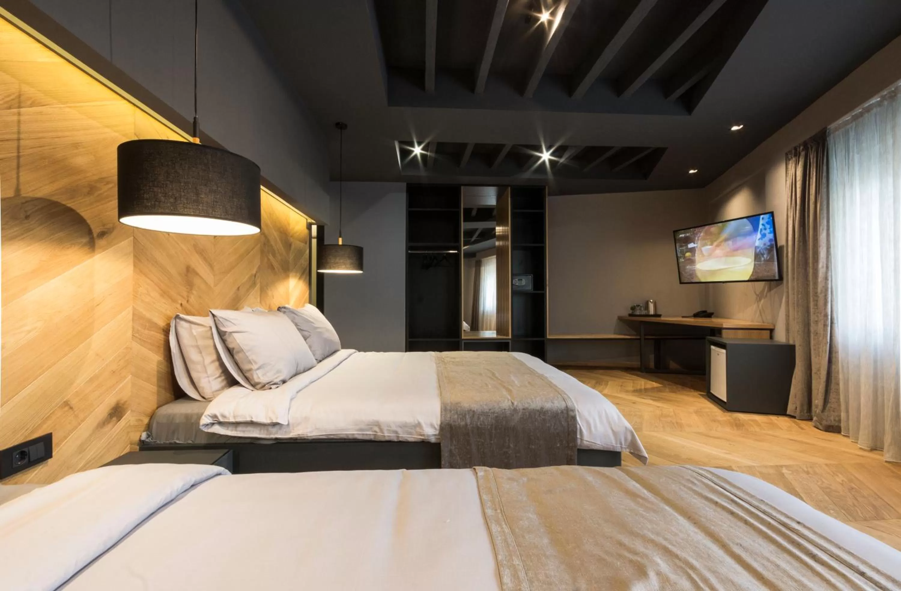 Communal lounge/ TV room, Bed in Hotel London B&B