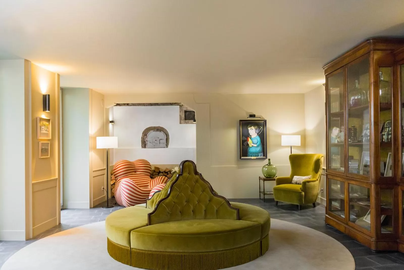 Communal lounge/ TV room in Castanheiro Boutique Hotel