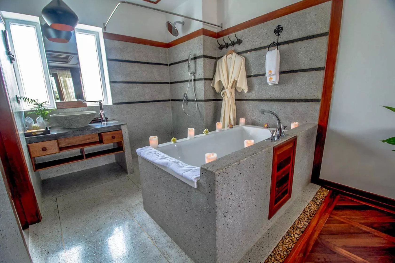 Deluxe King Room in The Night Hotel