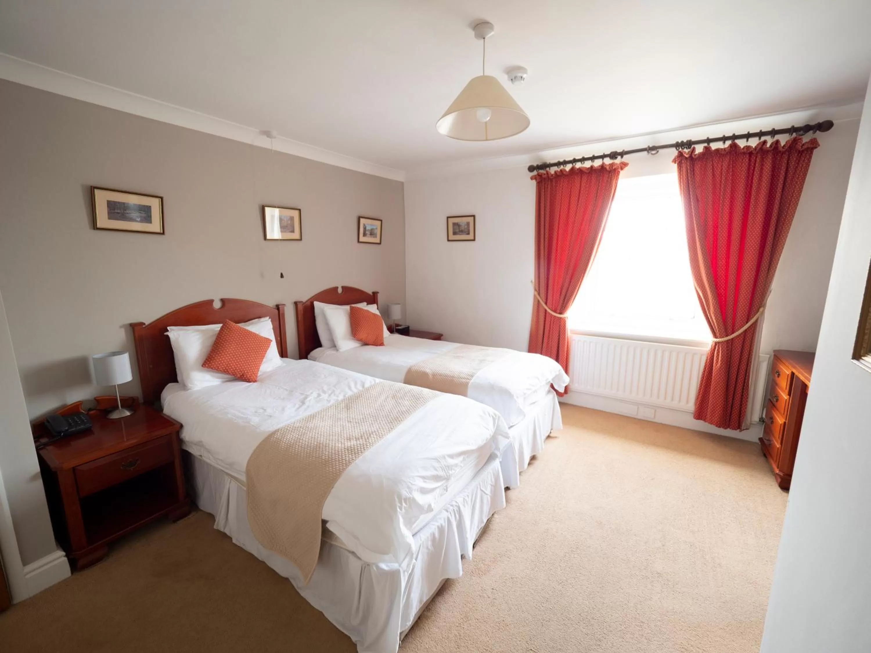 Bedroom, Bed in The Rest and Be Thankful Inn