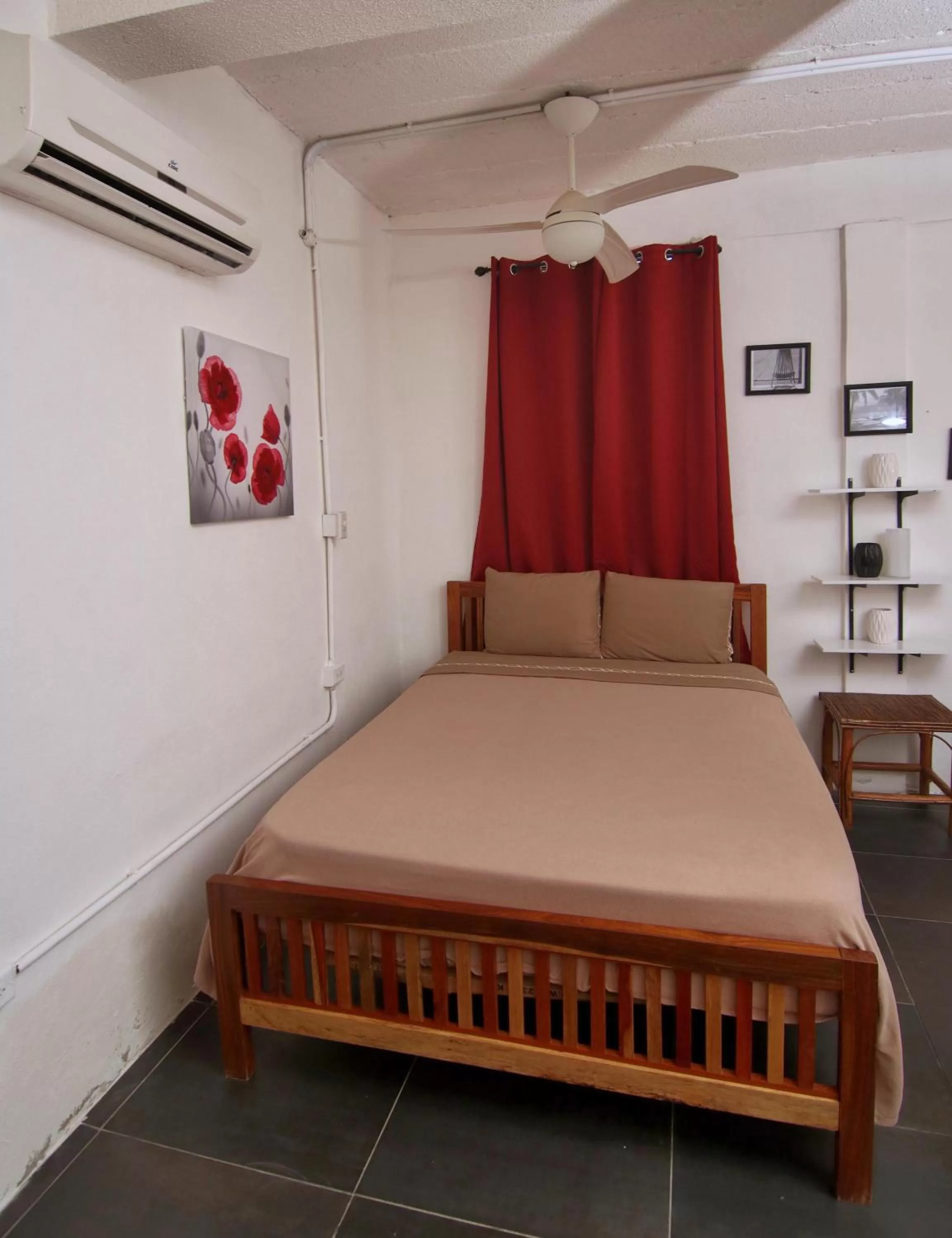 Bedroom, Bed in Rainforest Haven Inn