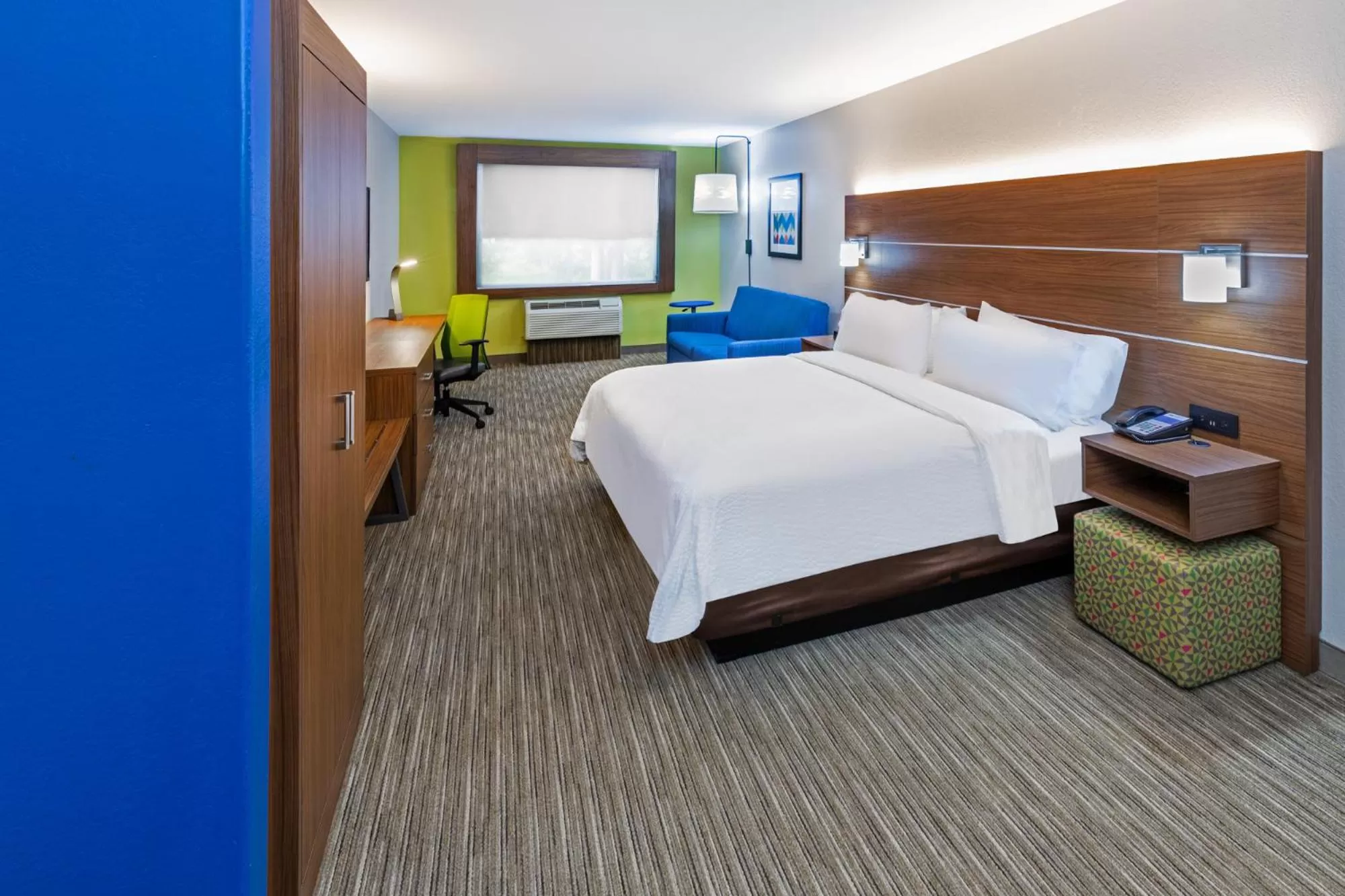 Guests, Bed in Holiday Inn Express & Suites Lafayette South by IHG