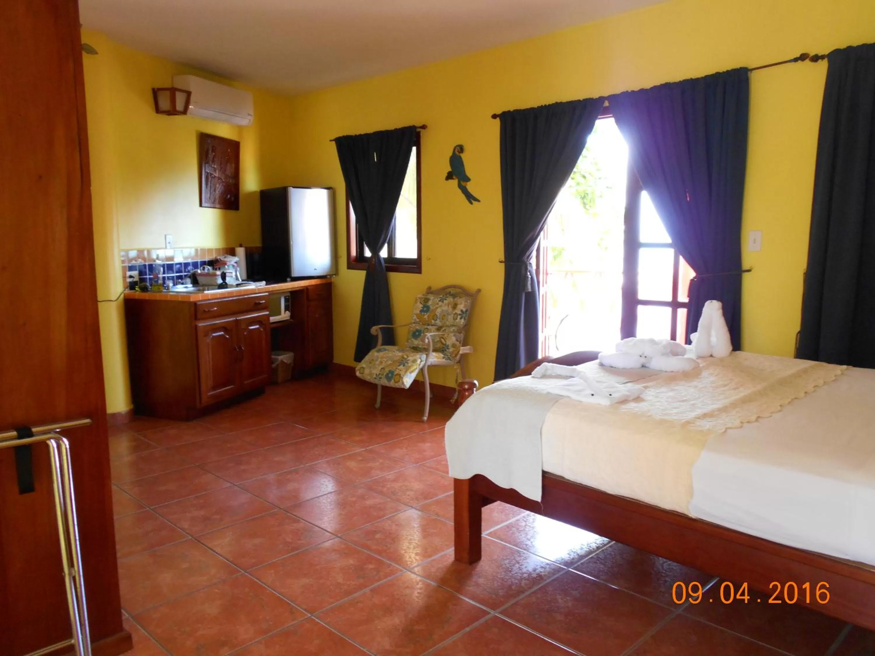 Bed in Alan's Paradise Hotel