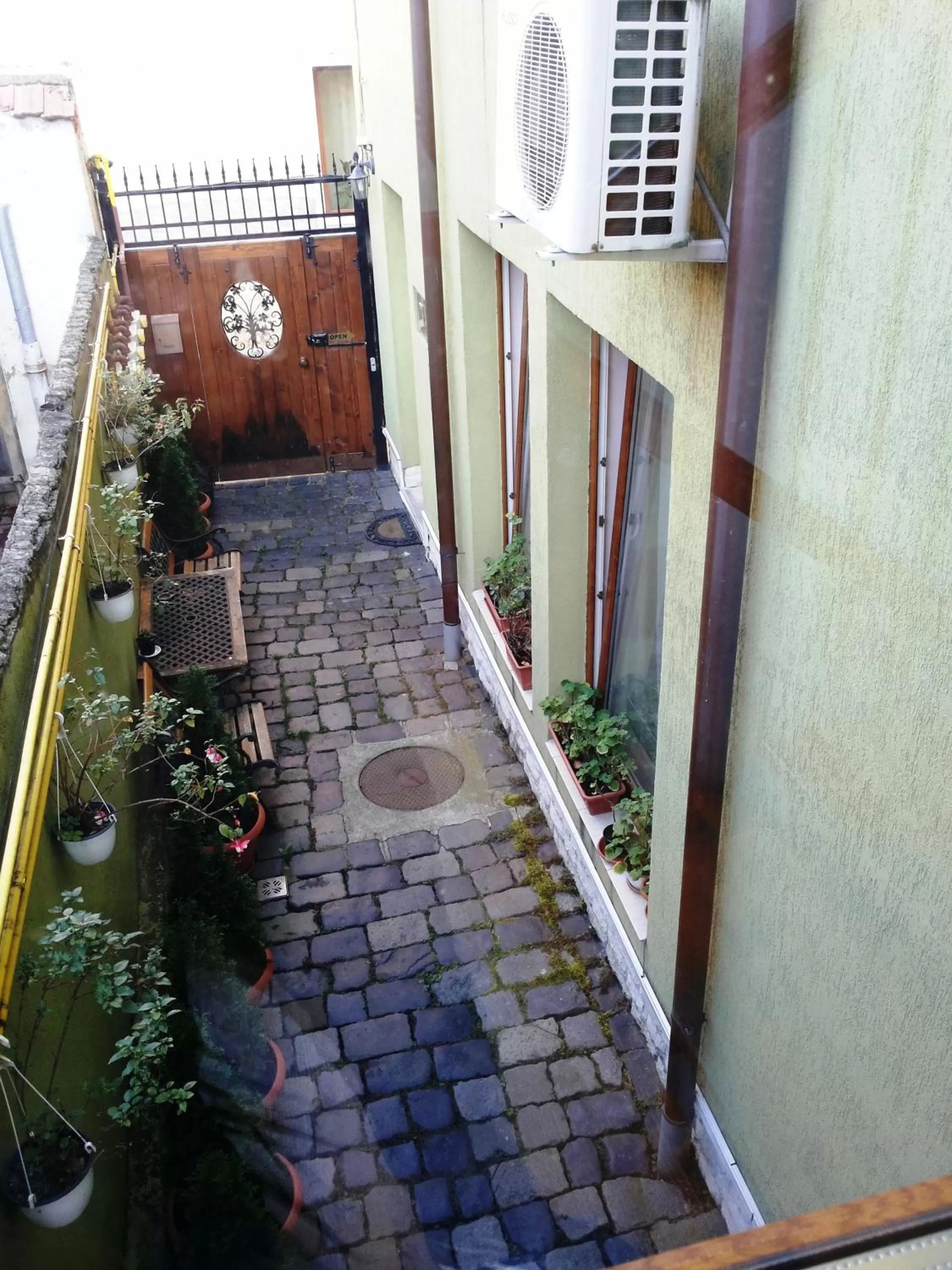 Garden in Lucas 10 Apartments