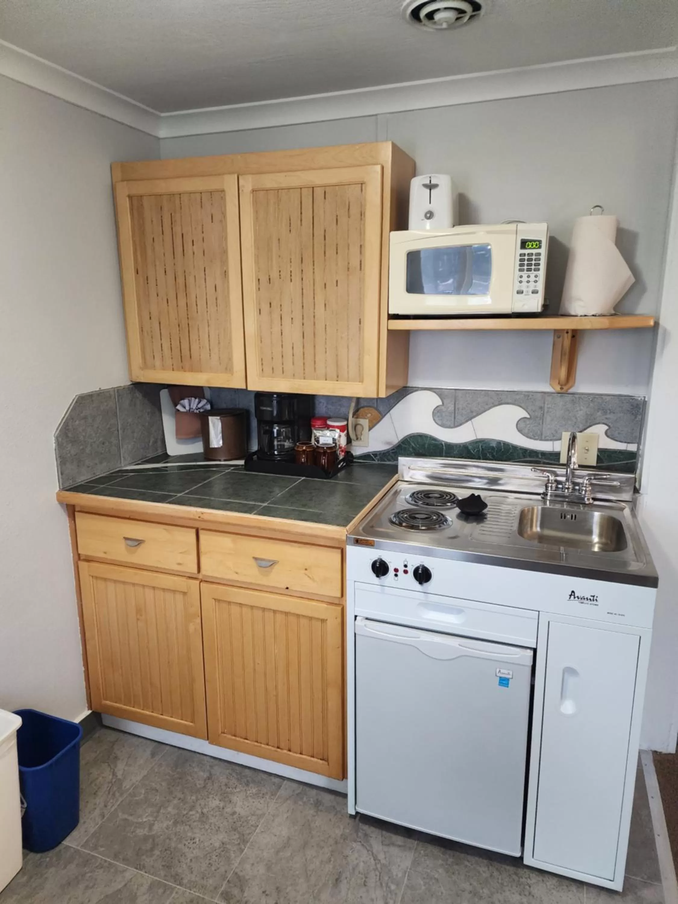 Kitchen or kitchenette in Inn at Arch Rock