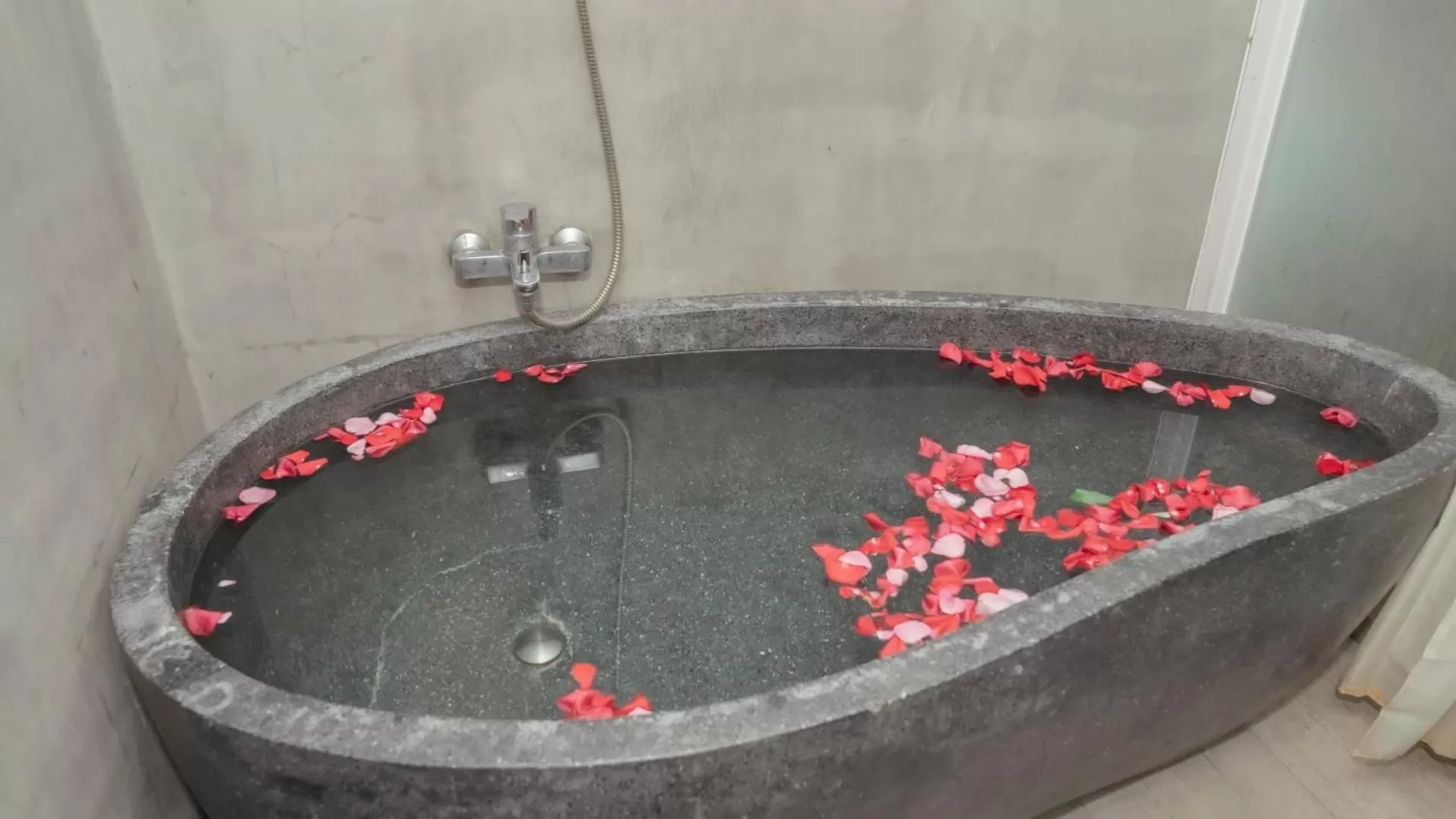 Bathroom in Monsoon Bassac Hotel