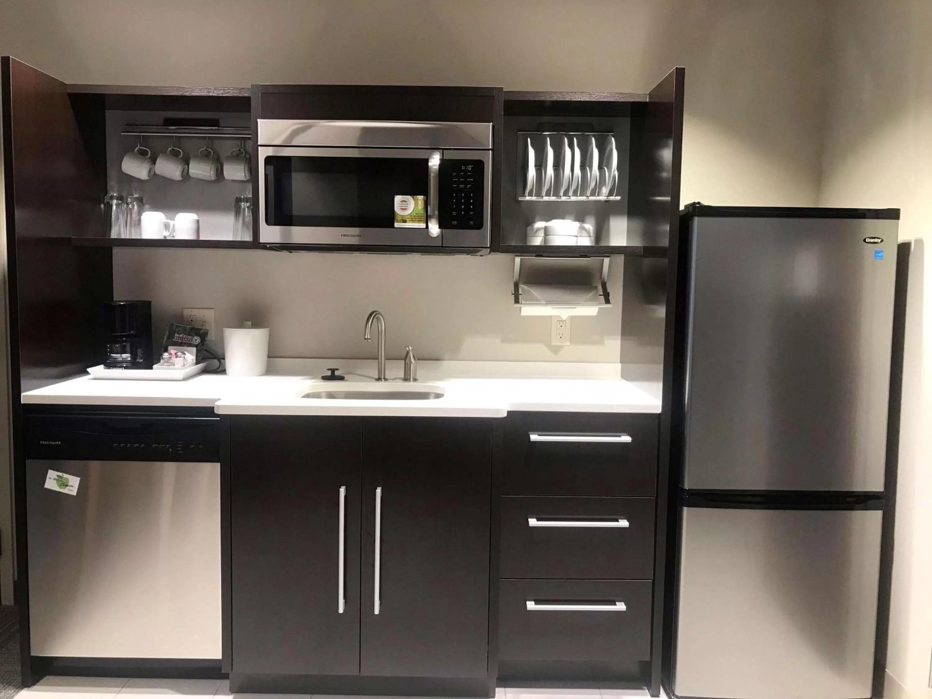 Kitchen or kitchenette in Home2 Suites by Hilton Fort Smith