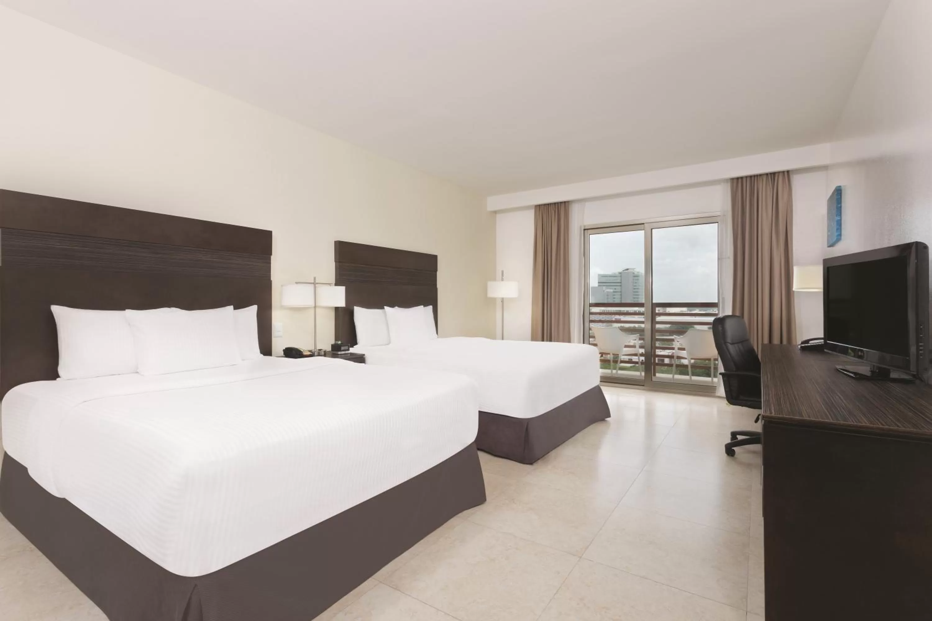 Day, Bed in Wyndham Garden Cancun Downtown