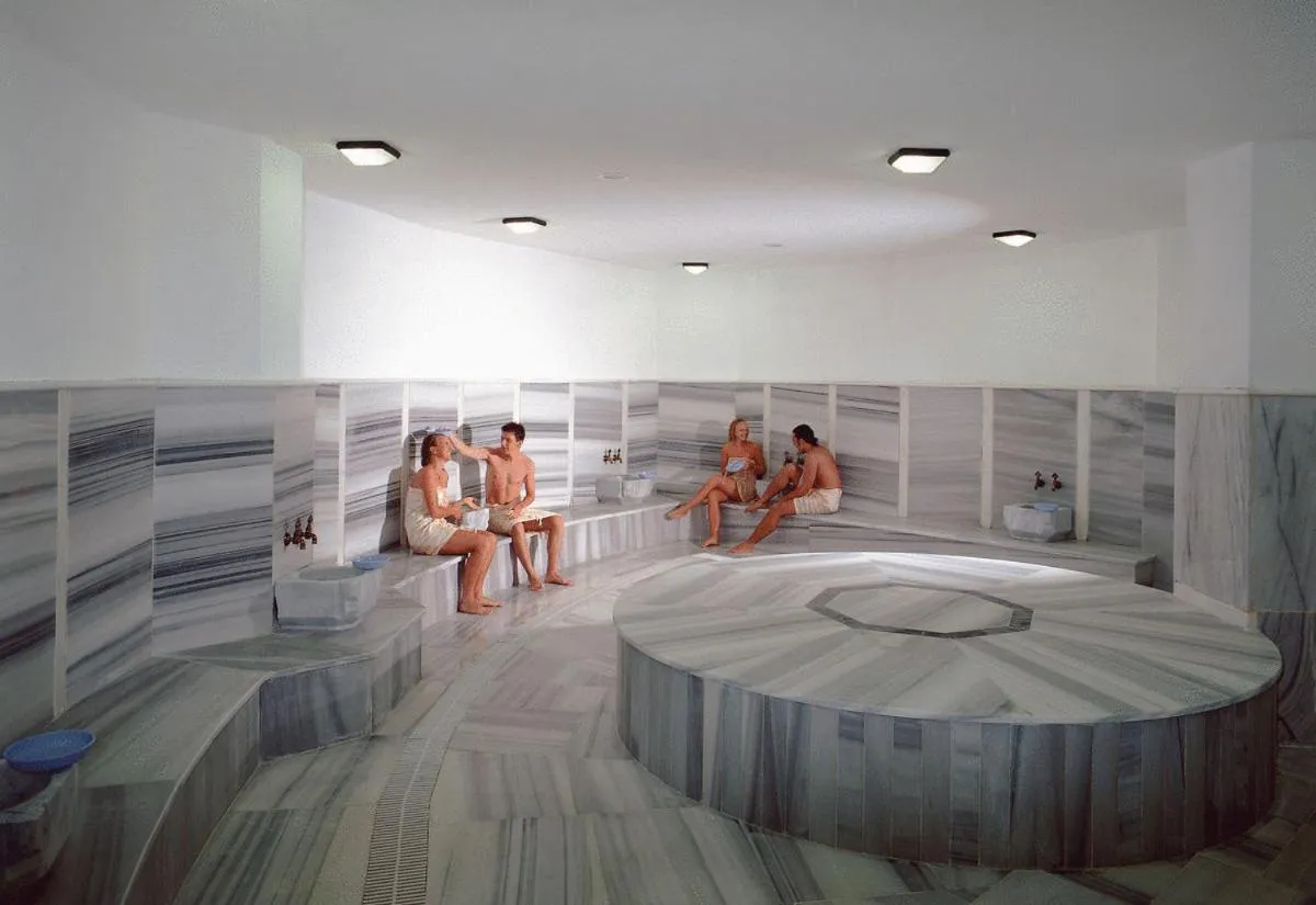 Steam room in Cender Hotel