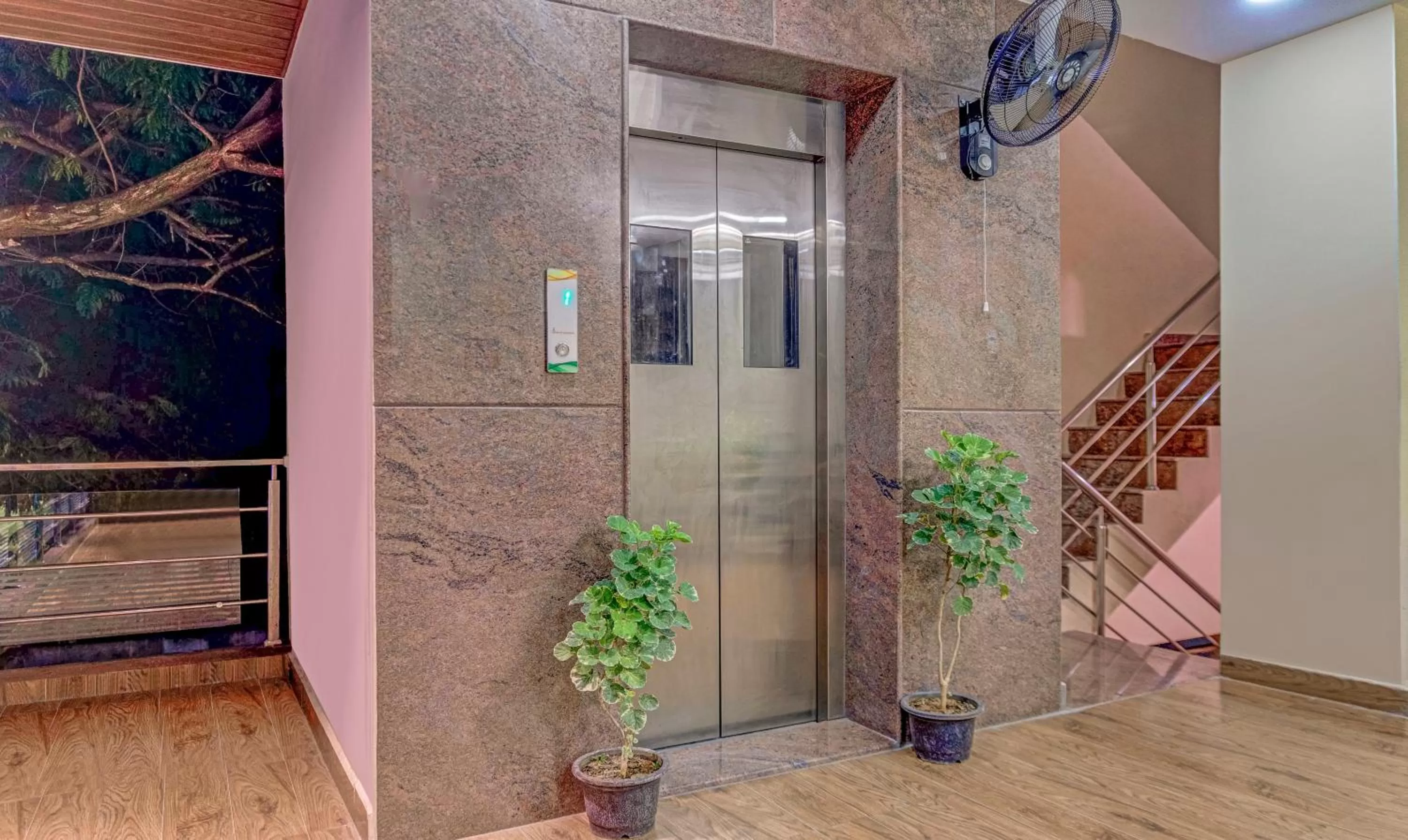 elevator in Treebo Seven Inn