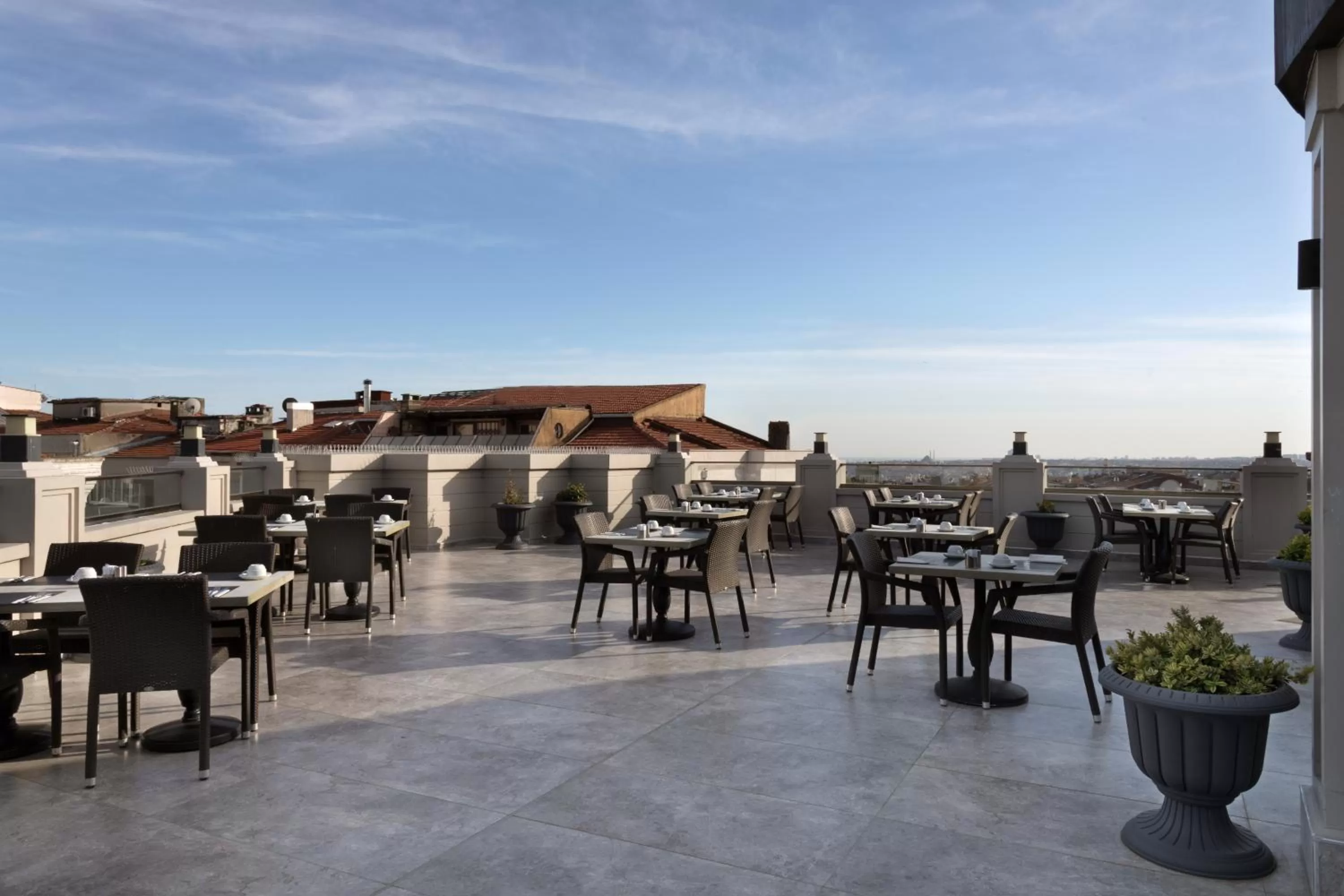 Patio in Mercure Istanbul Bomonti