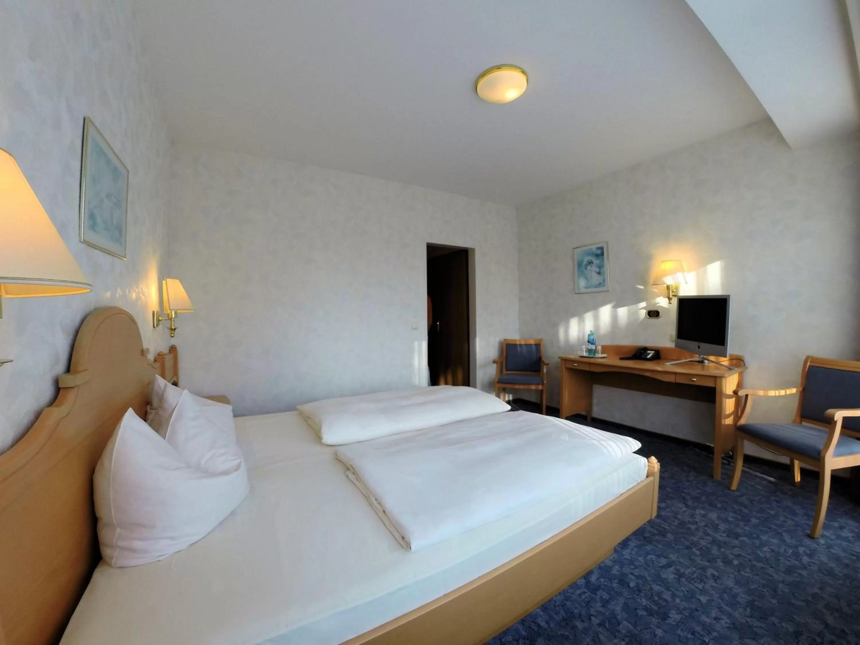 Day, Bed in Frommanns Landhotel