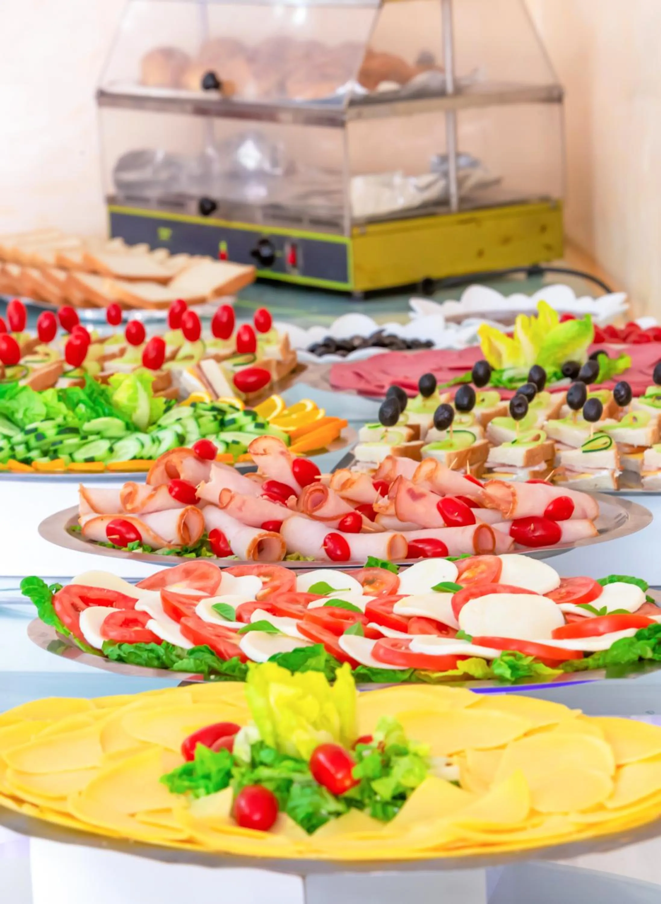 Buffet breakfast in Hotel Akabar